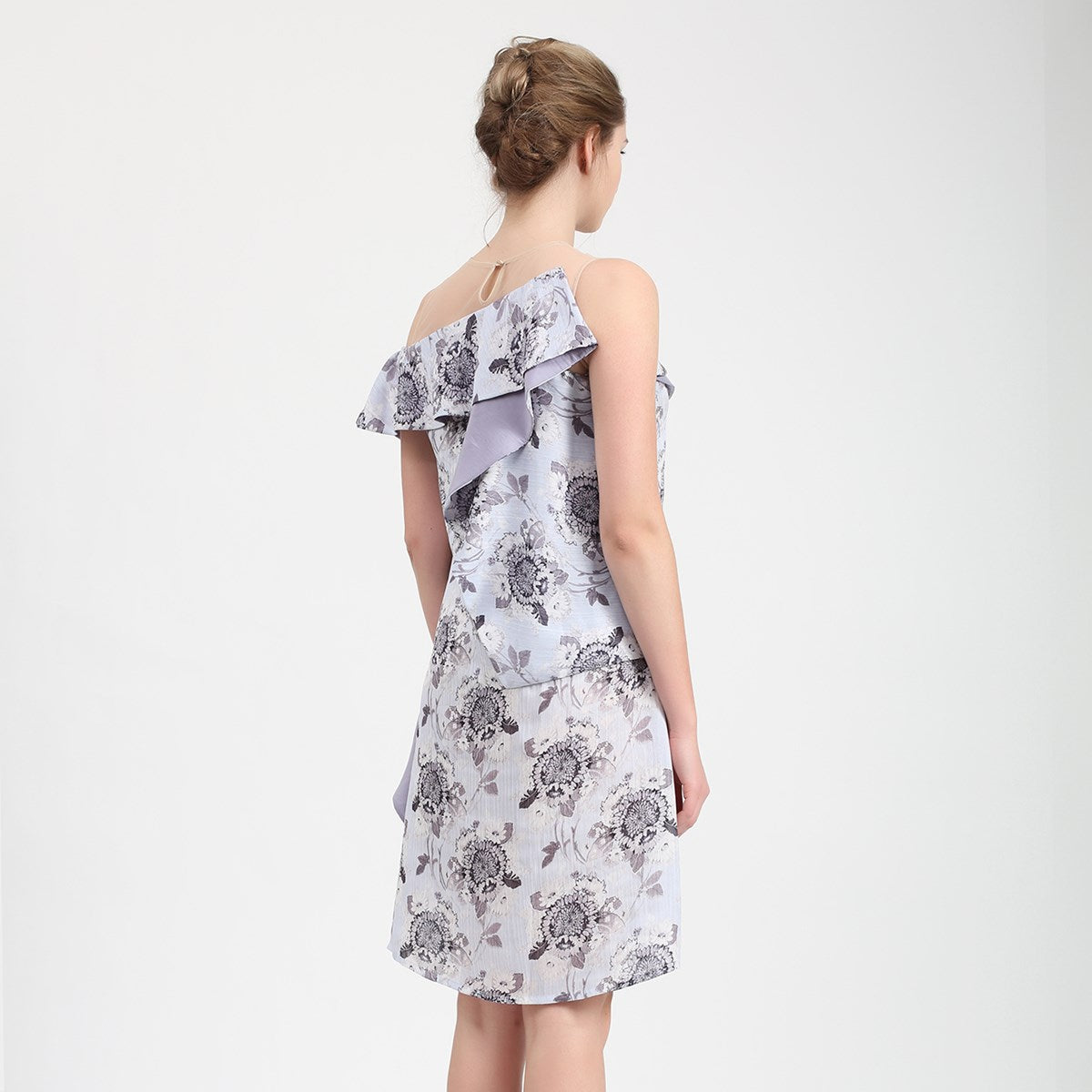 Robe à large volant et à imprimé floral