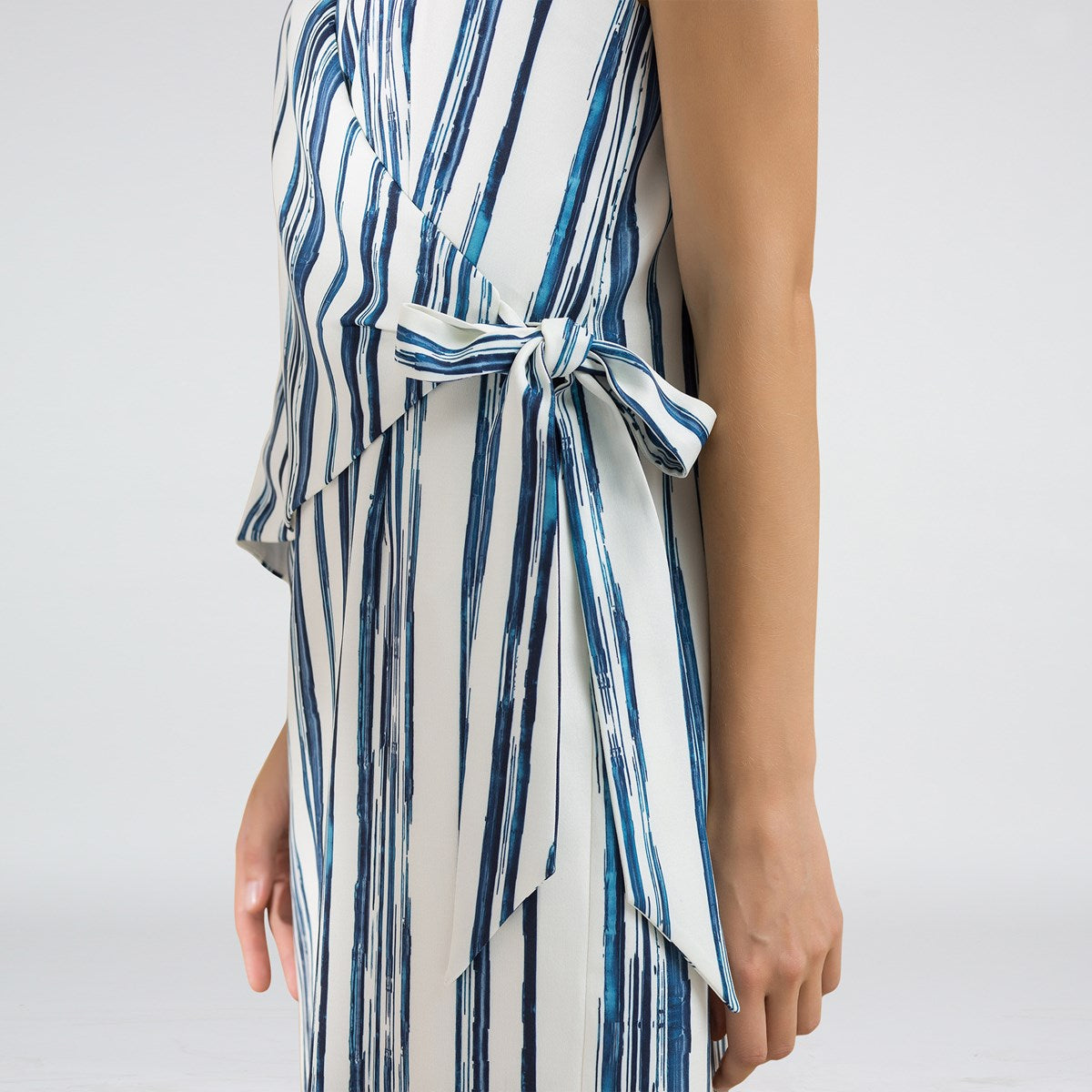 Robe fendue mi-longue effet cache-coeur à imprimé rayures