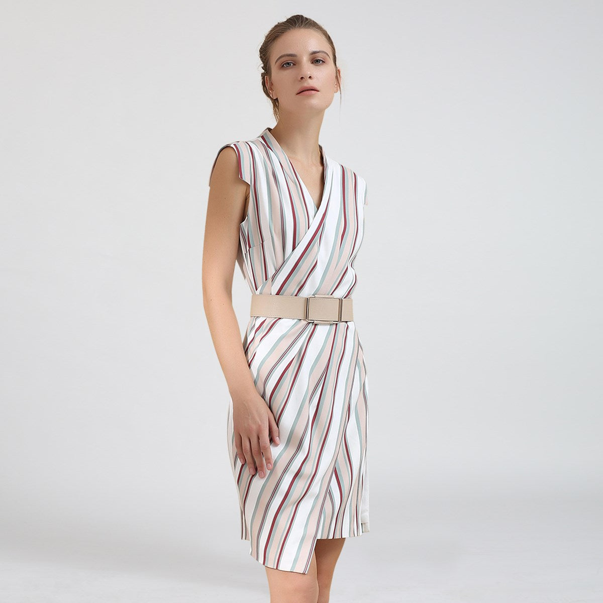 Robe courte structurée à panneaux croisés et imprimé rayures