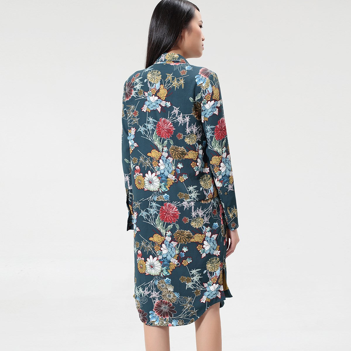 Robe chemise à col noué et imprimé floral