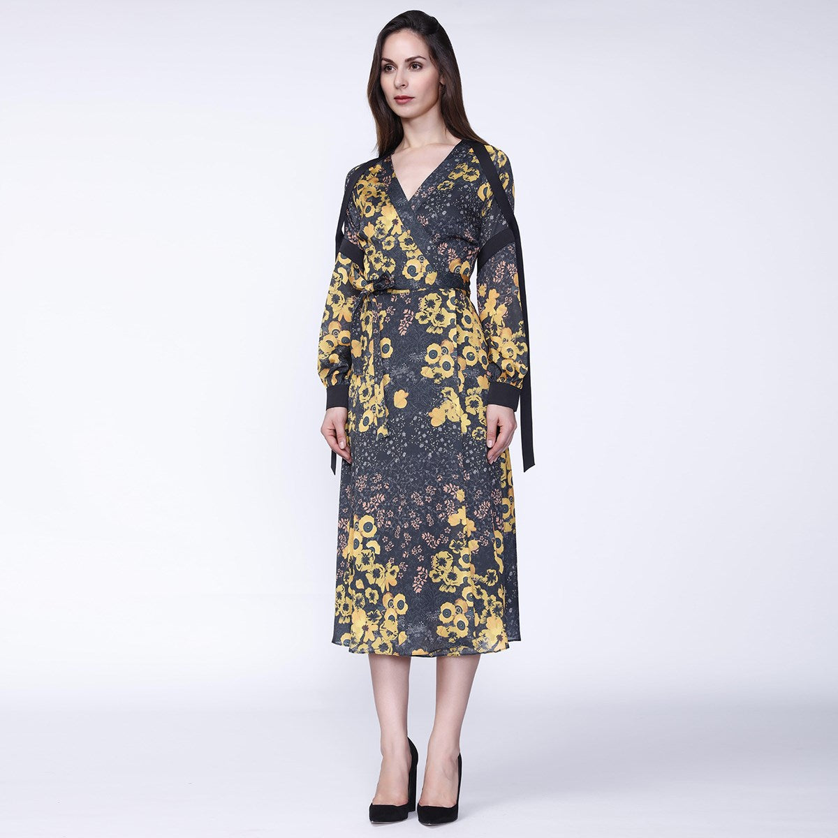 Robe portefeuille garnitures satin et imprimé floral