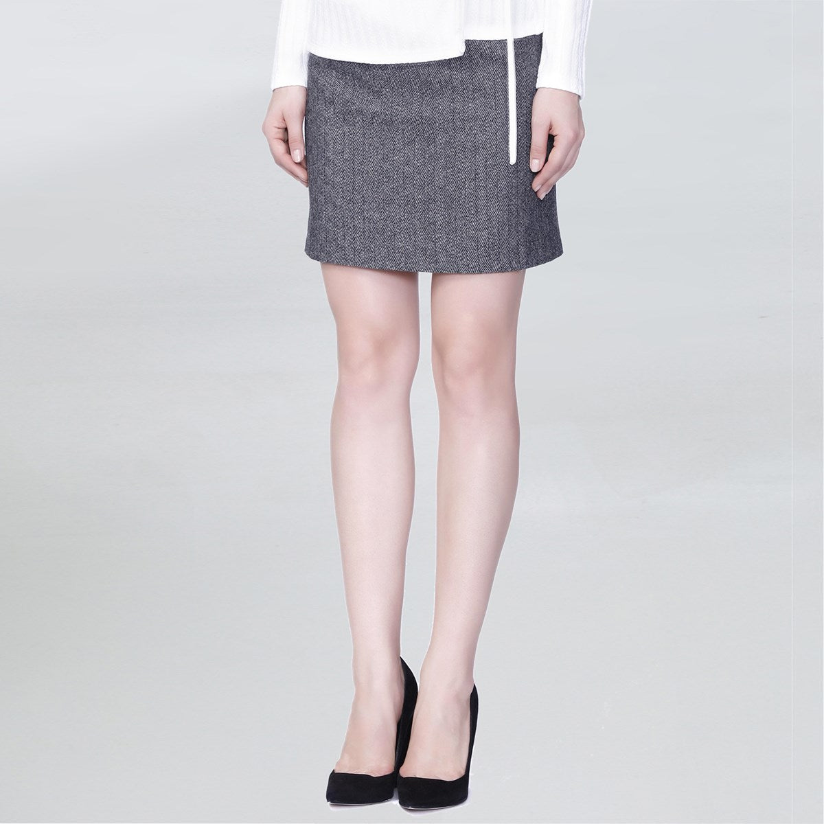 Jupe courte laine chinée et biais de cuir