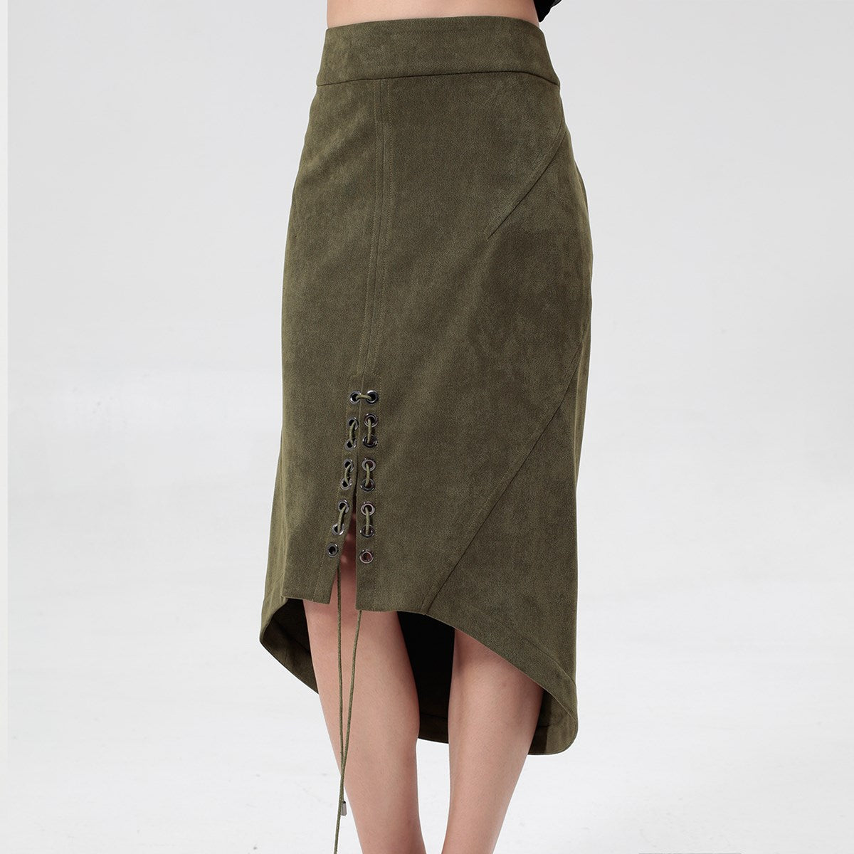 Jupe plongeante à fente et laçage milieu devant