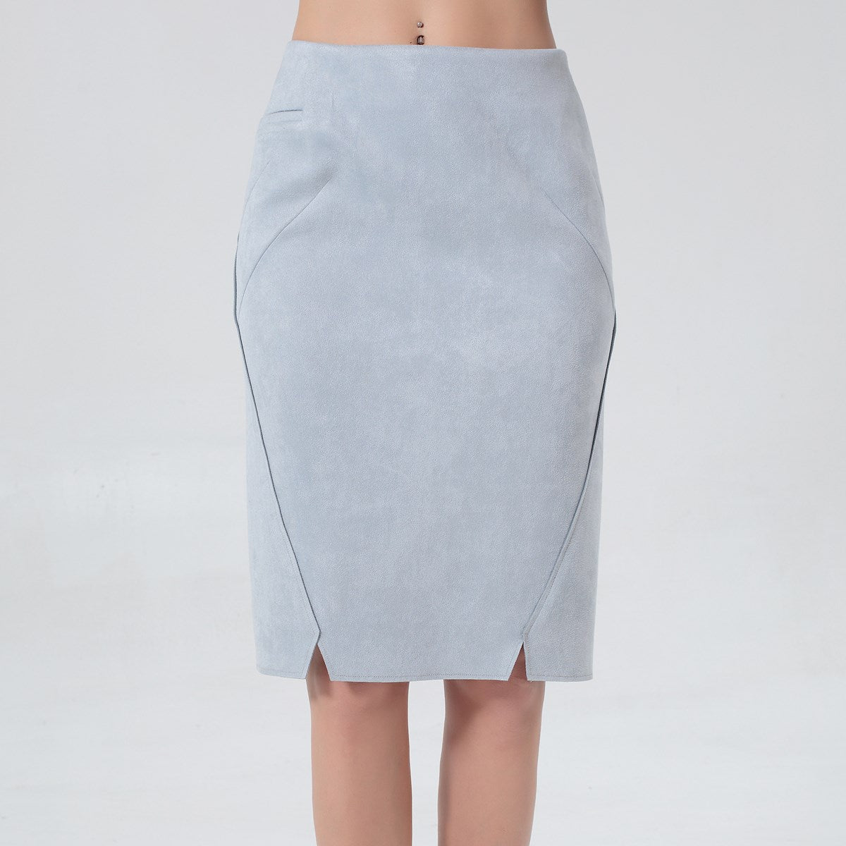 Jupe droite en suédine à découpes surpiquées