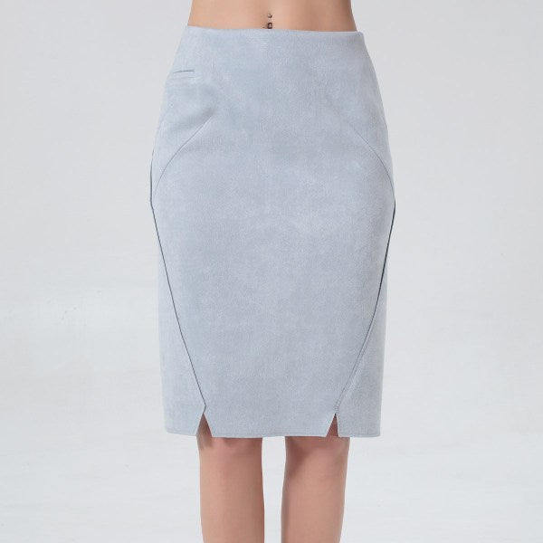 Jupe droite en suédine à découpes surpiquées