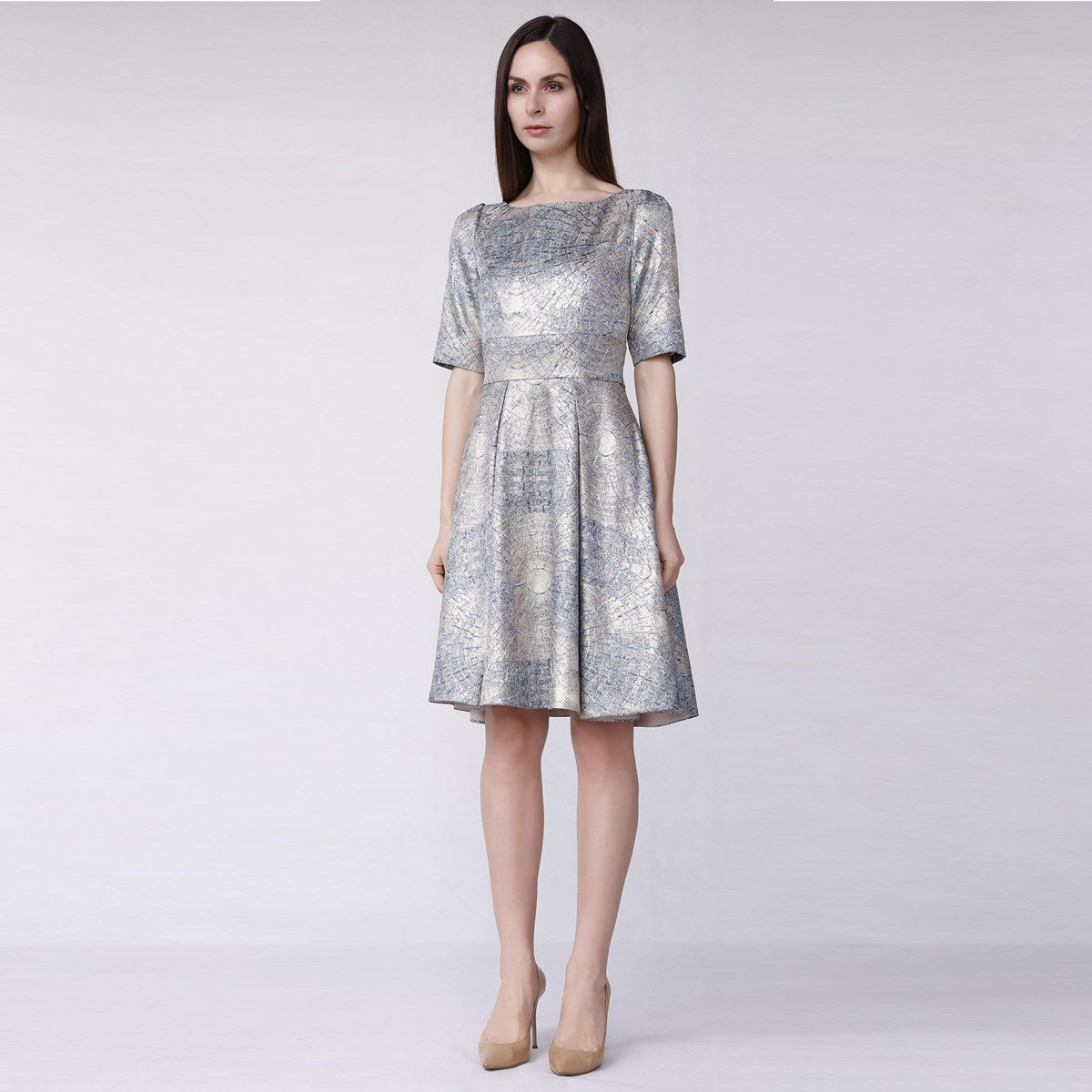 Robe de cocktail cintrée et évasée en jacquard