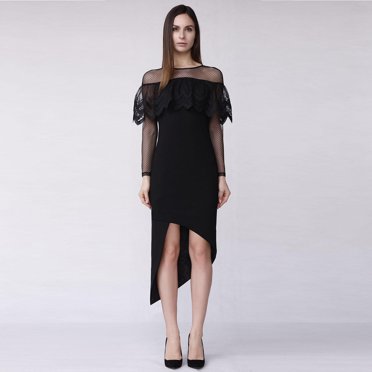 Robe cocktail ajustée en jersey gainant, tulle et dentelle