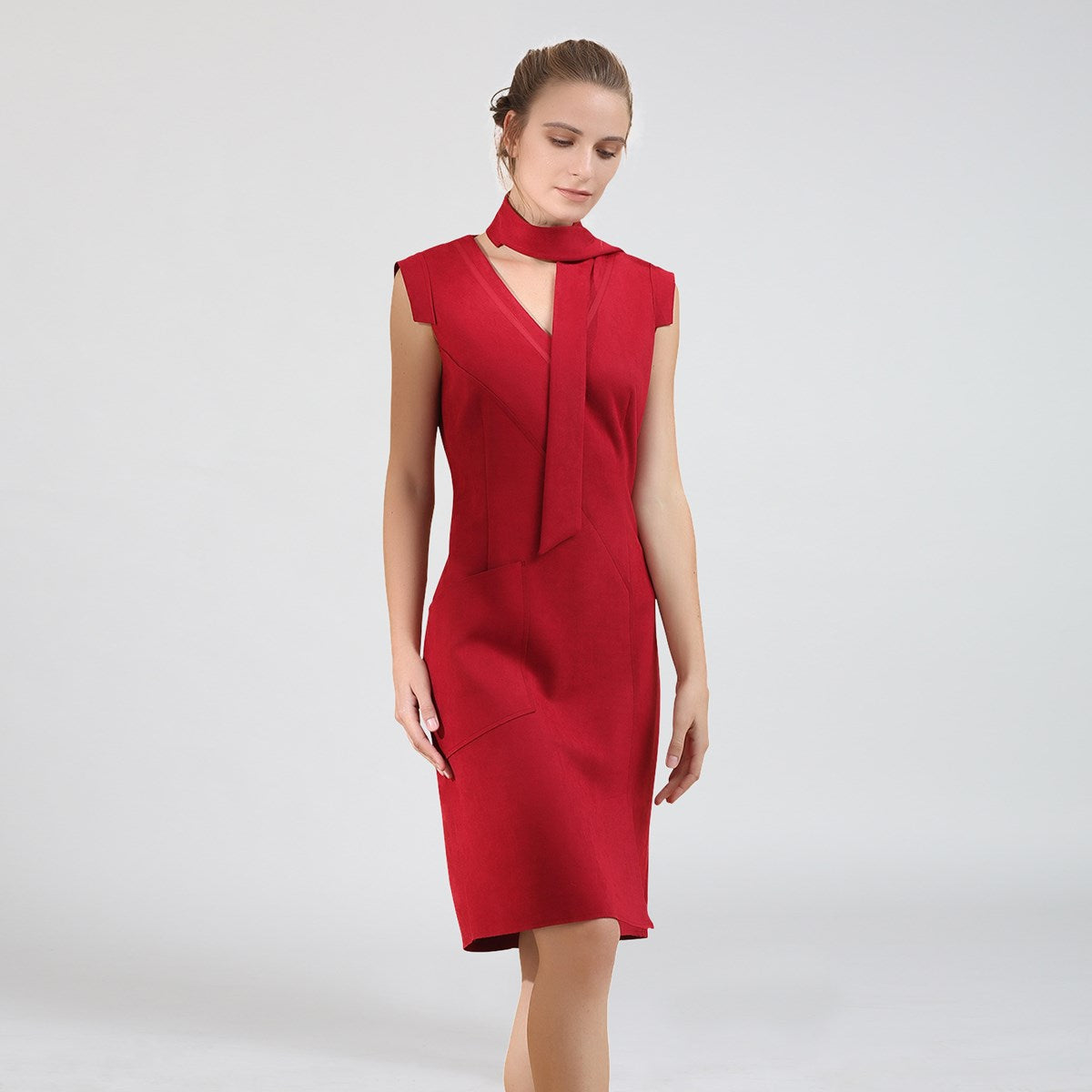 Robe ajustée col-V et manchettes, suédine stretch