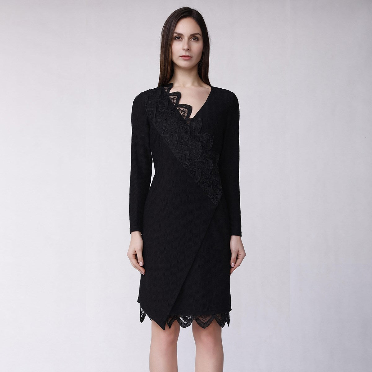 Robe portefeuille en maille avec galons de dentelle