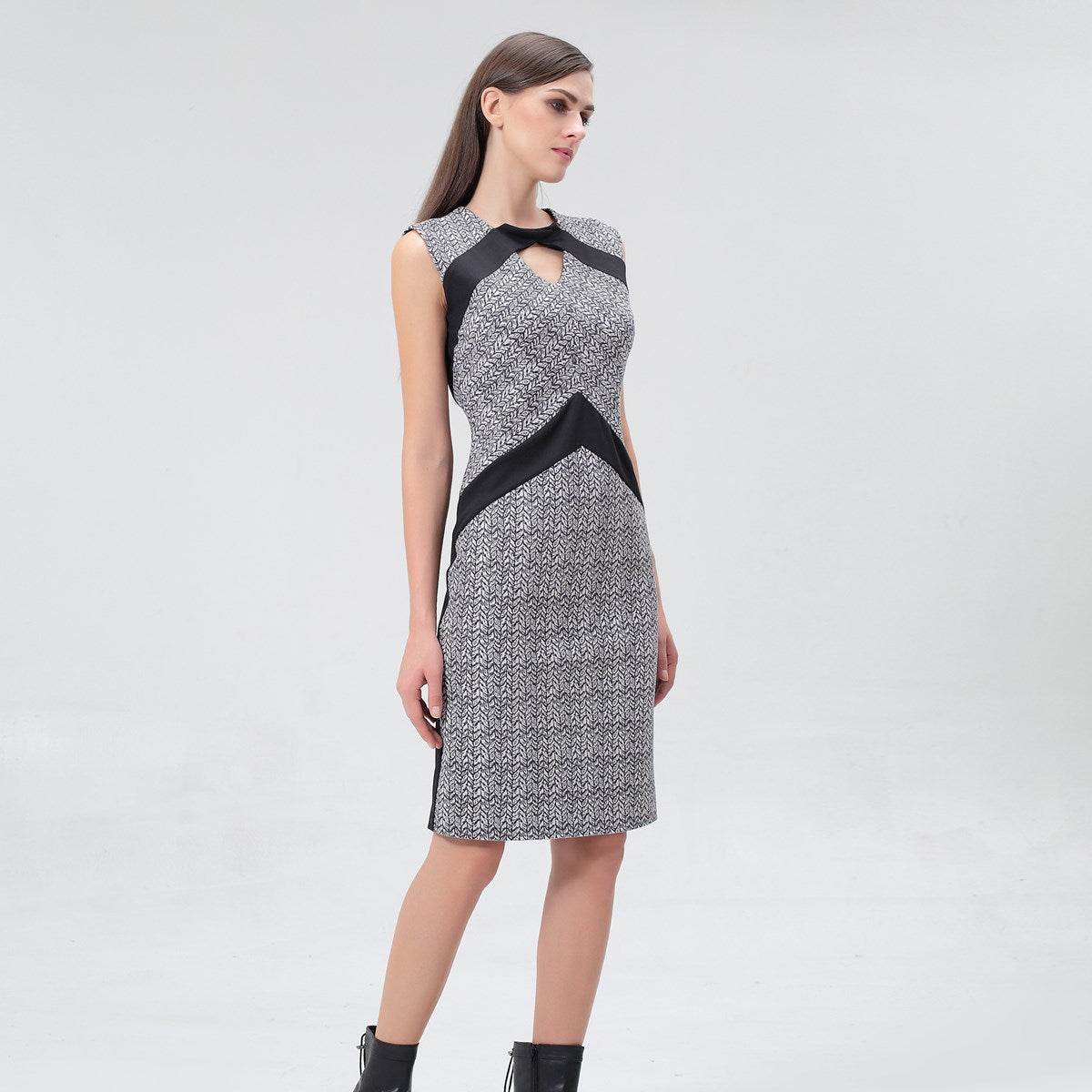 Robe cocktail ajustée imprimé géométrique et garniture jersey