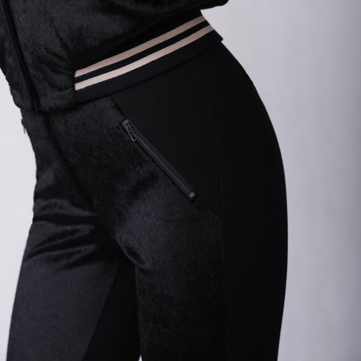 Pantalon slim jersey gainant et empiècement faux crin