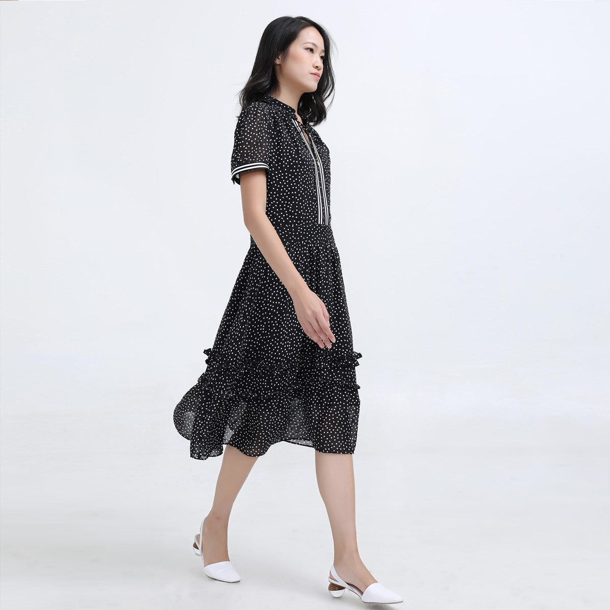 Robe ajustée et évasée en mousseline à pois