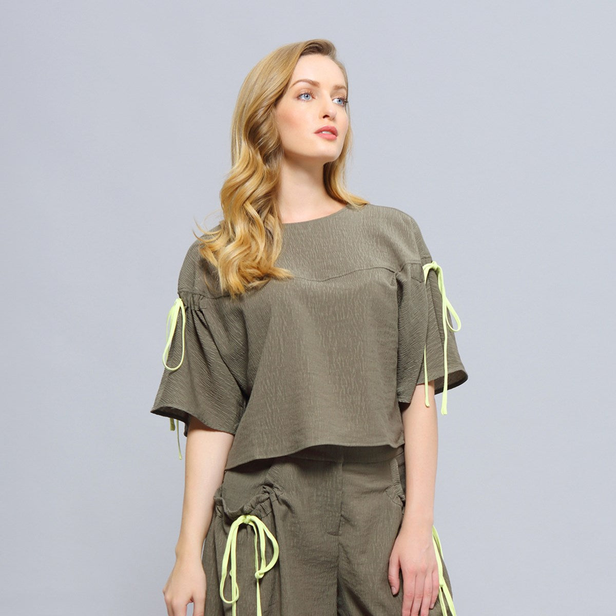 Top court à manches tulipes