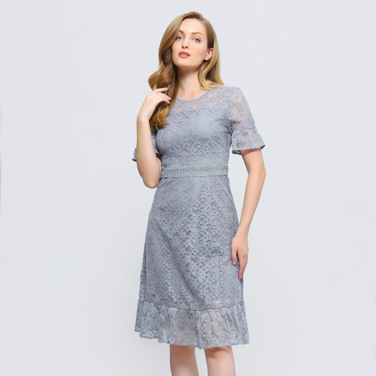 Robe évasée à volants pleine dentelle à volants