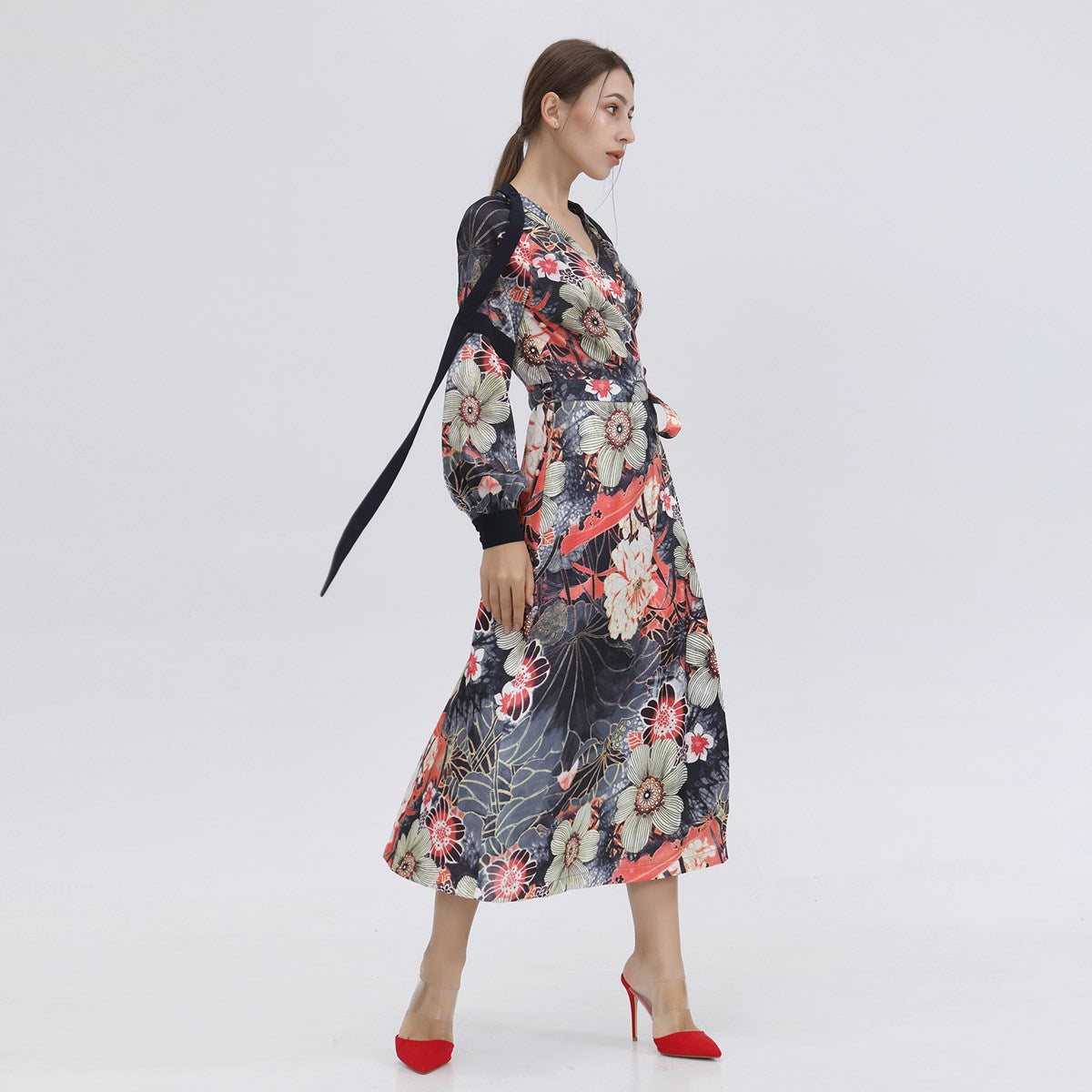 Robe portefeuille à garniture satin et macro imprimé floral