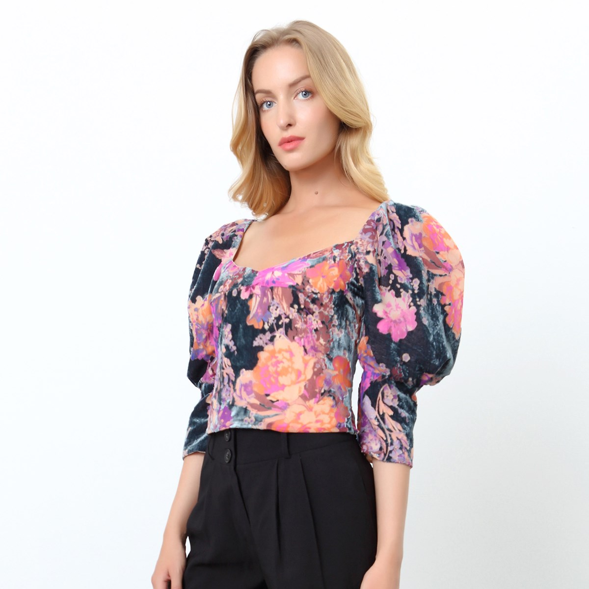 Top style années 80 à imprimé floral et manches bouffantes