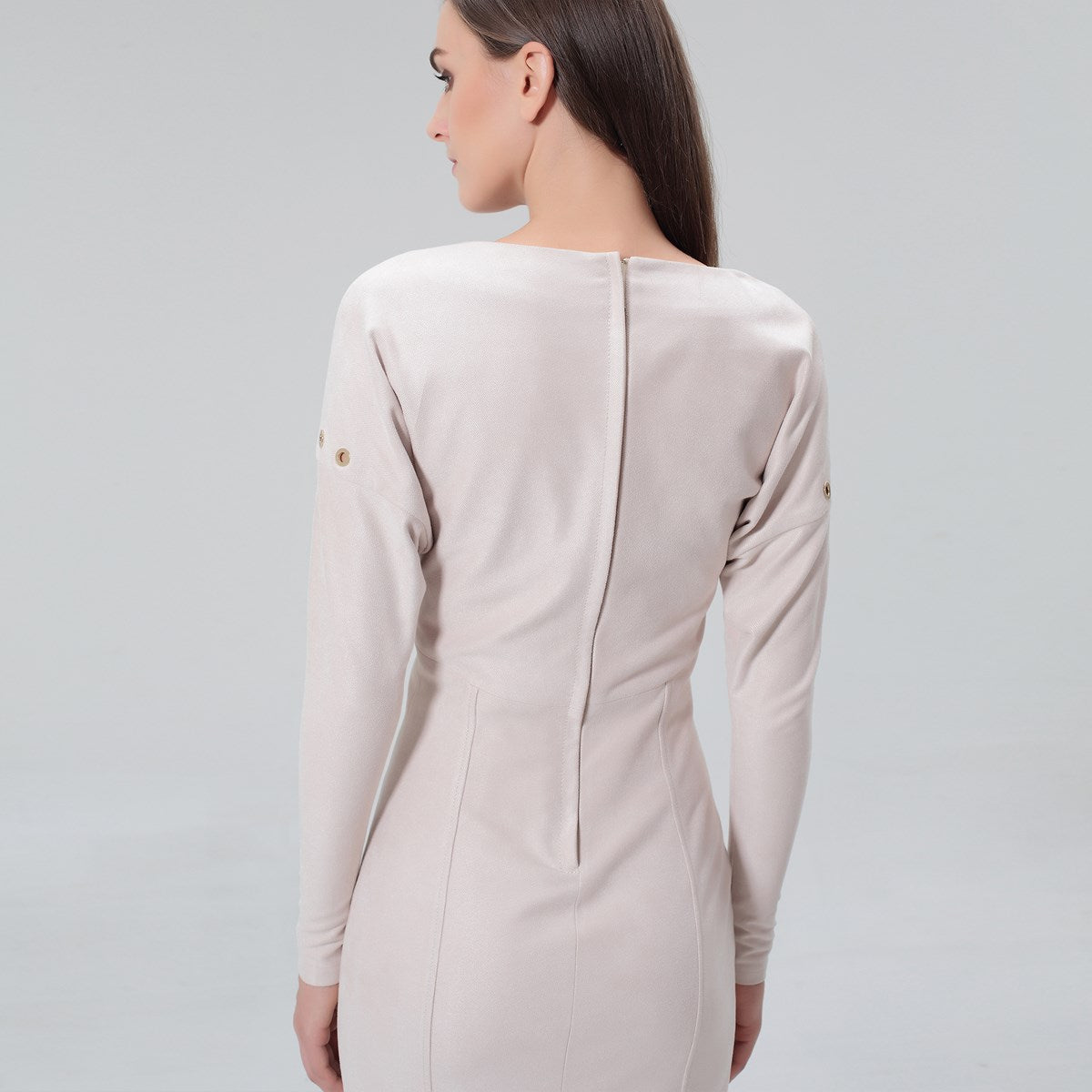 Robe fourreau à laçage à l'ourlet