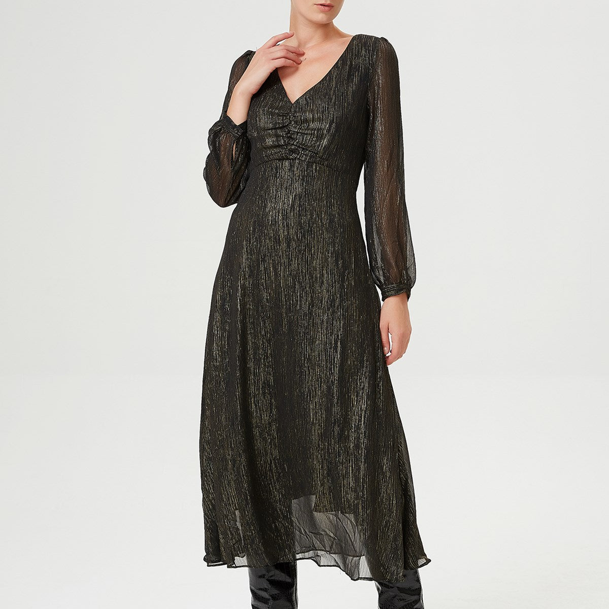 Robe midi en voile effet doré et dévolleté V