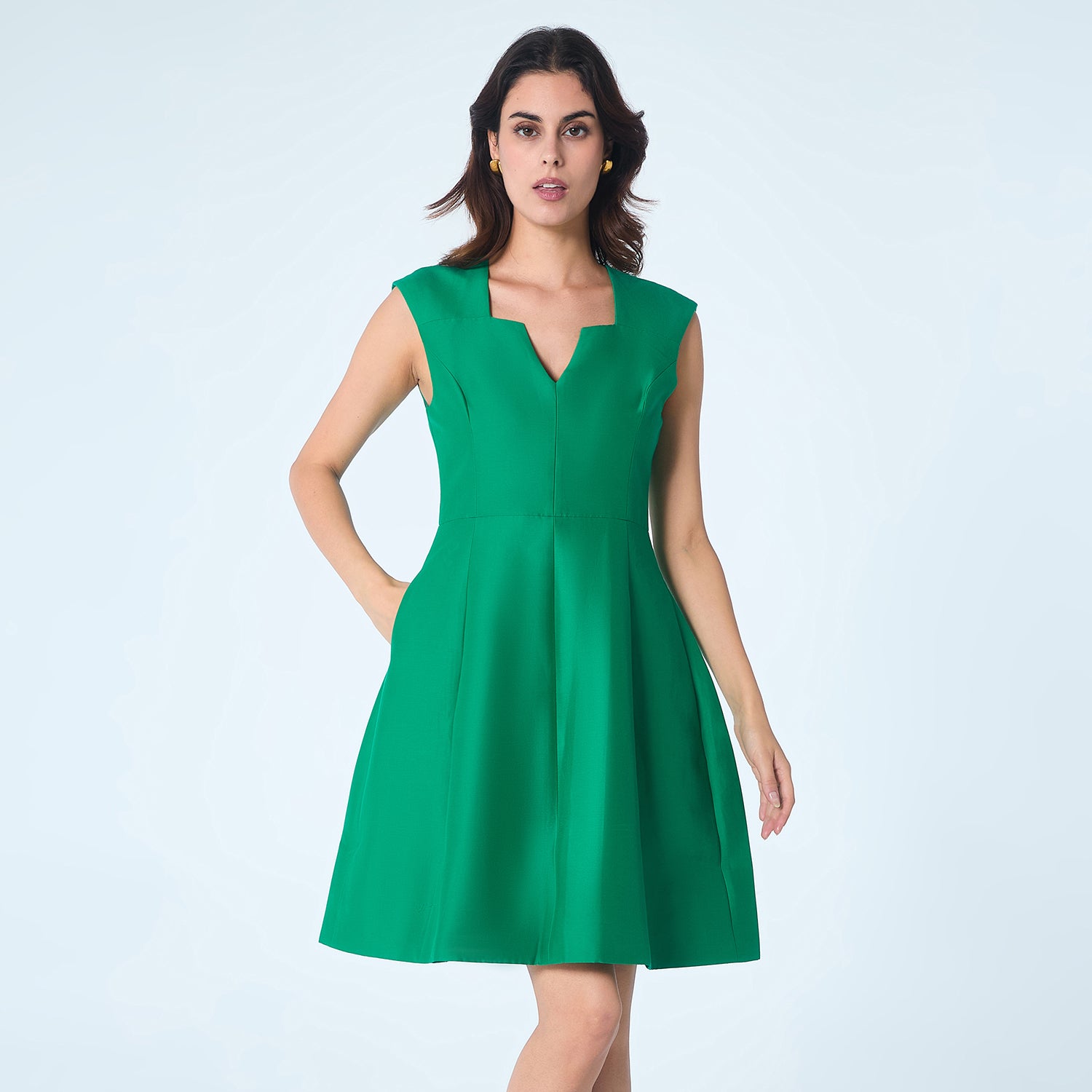 Robe patineuse satin et col V