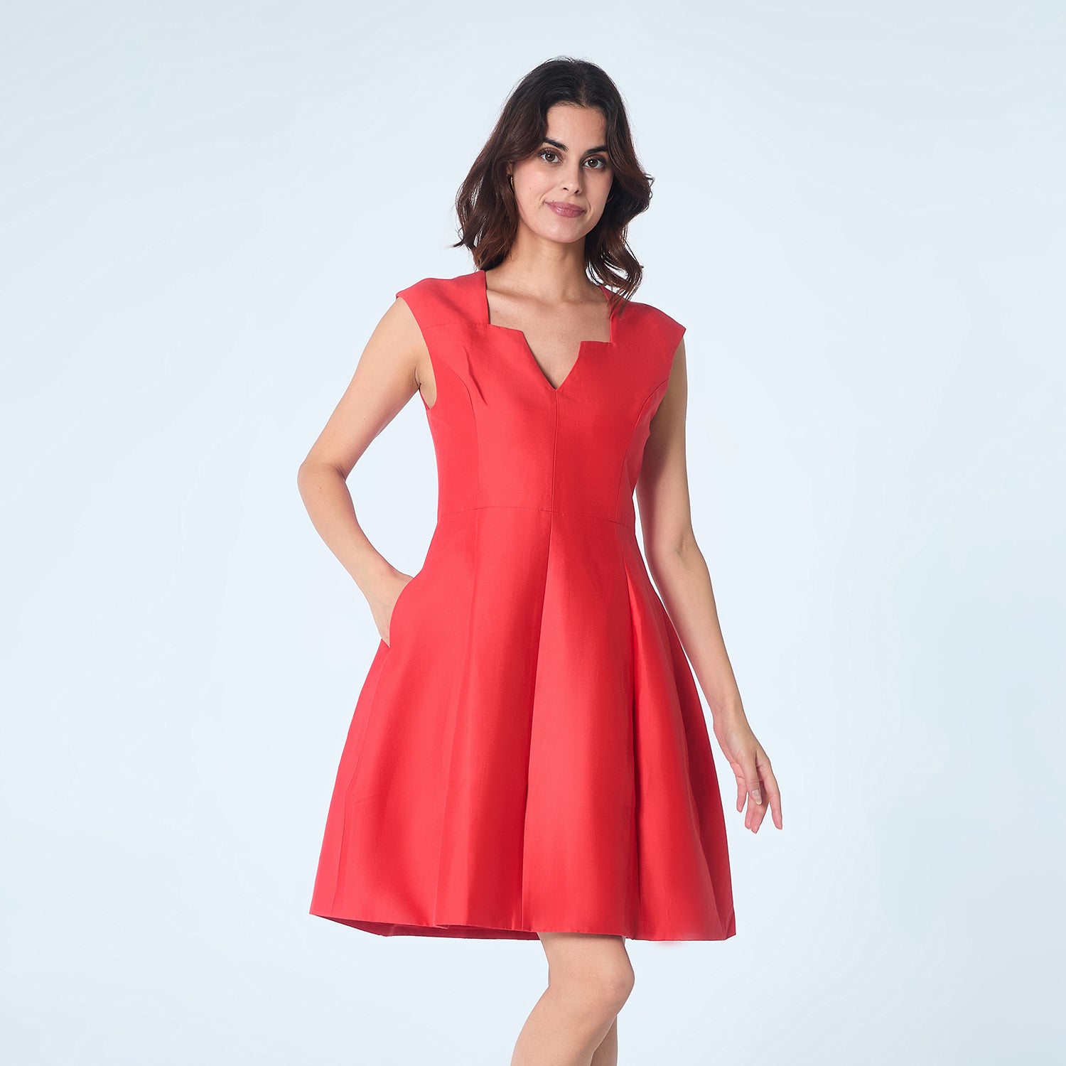 Robe patineuse satin et col V