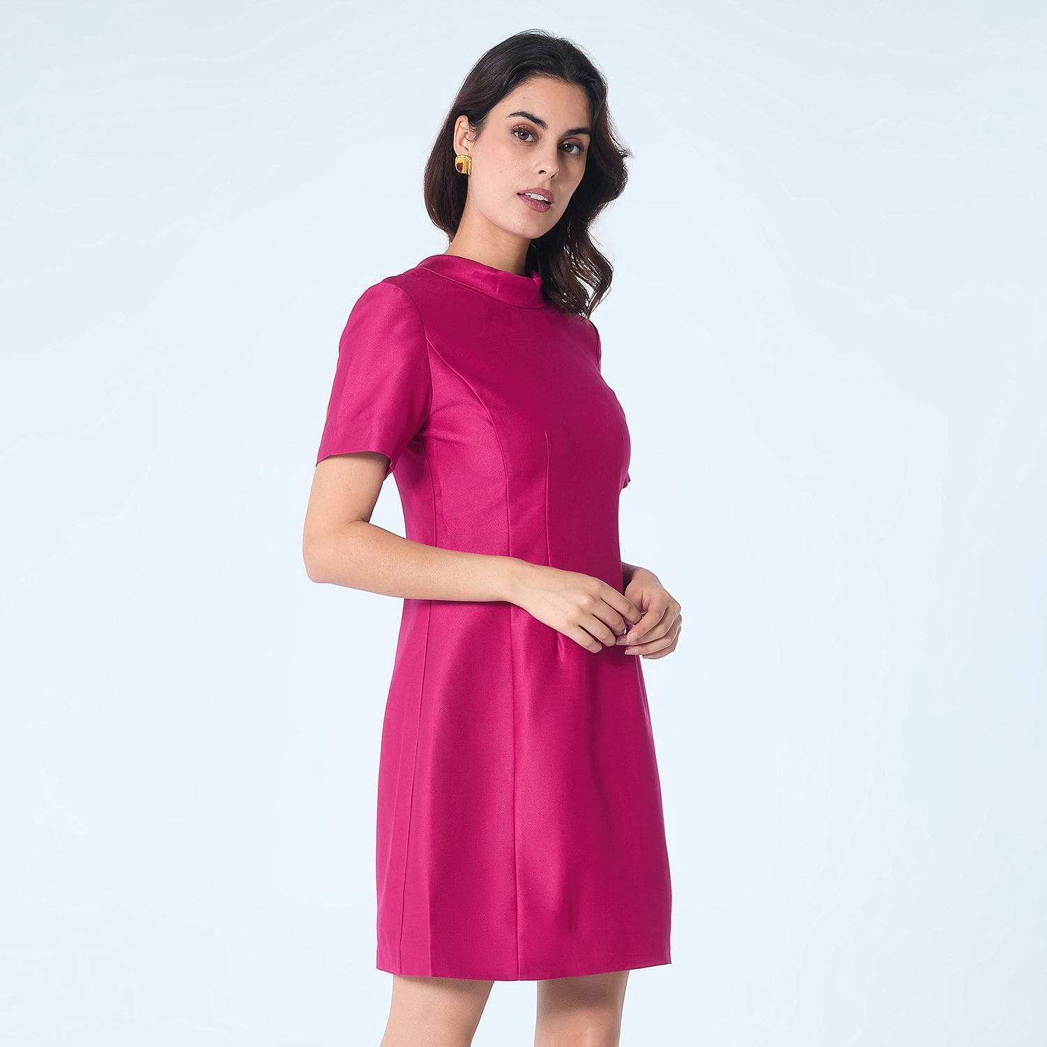 Robe courte en taffetas avec nœud dans le dos