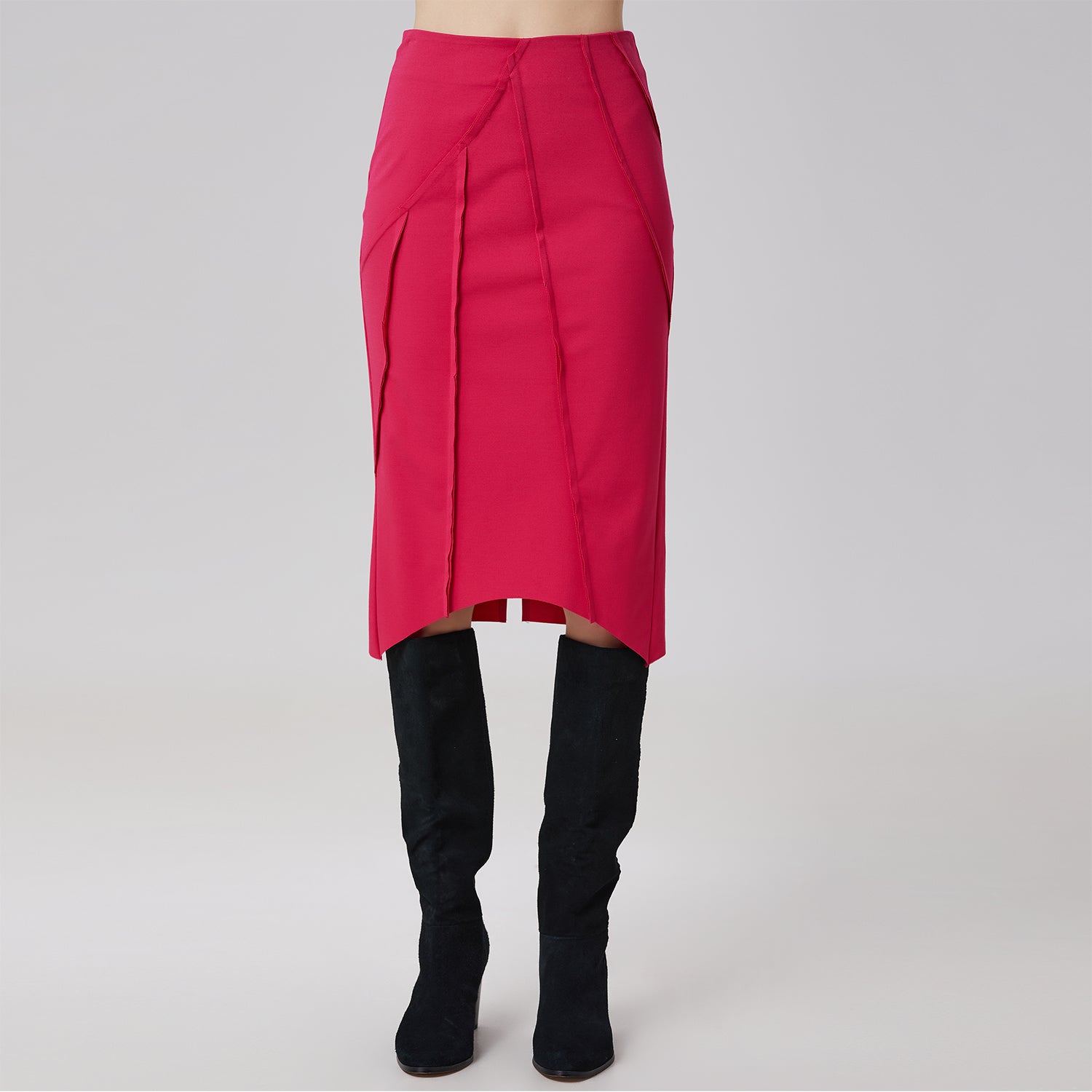 Jupe asymetrique à découpes structurées