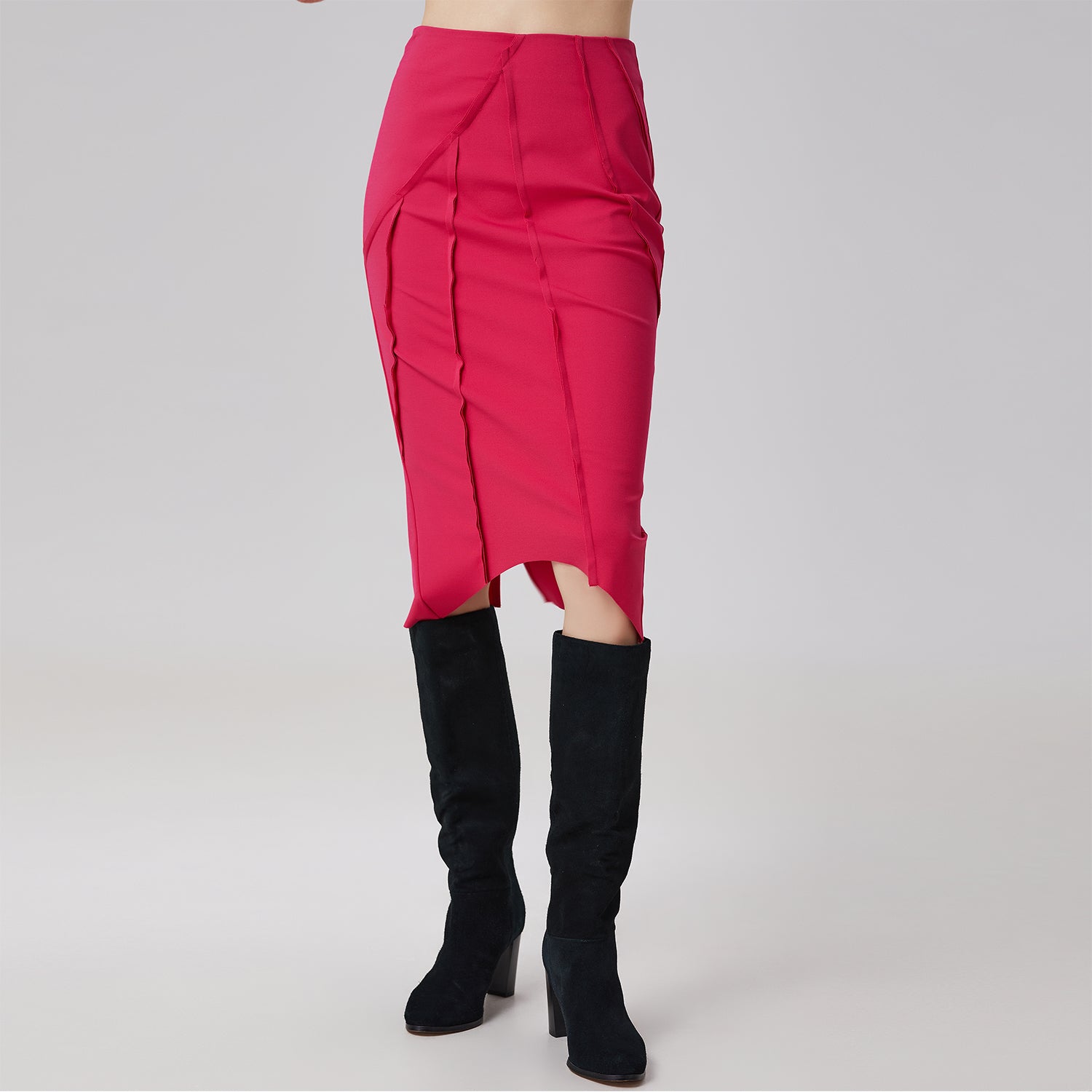 Jupe asymetrique à découpes structurées