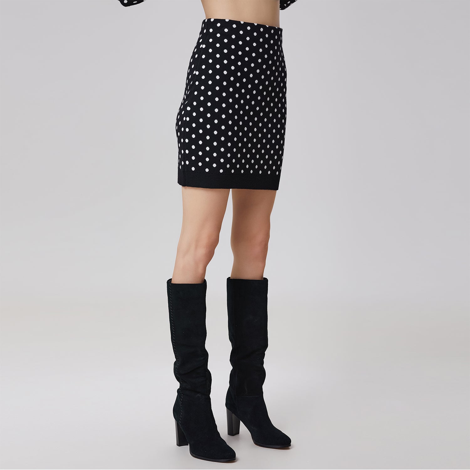 Jupe courte tricotée à pois