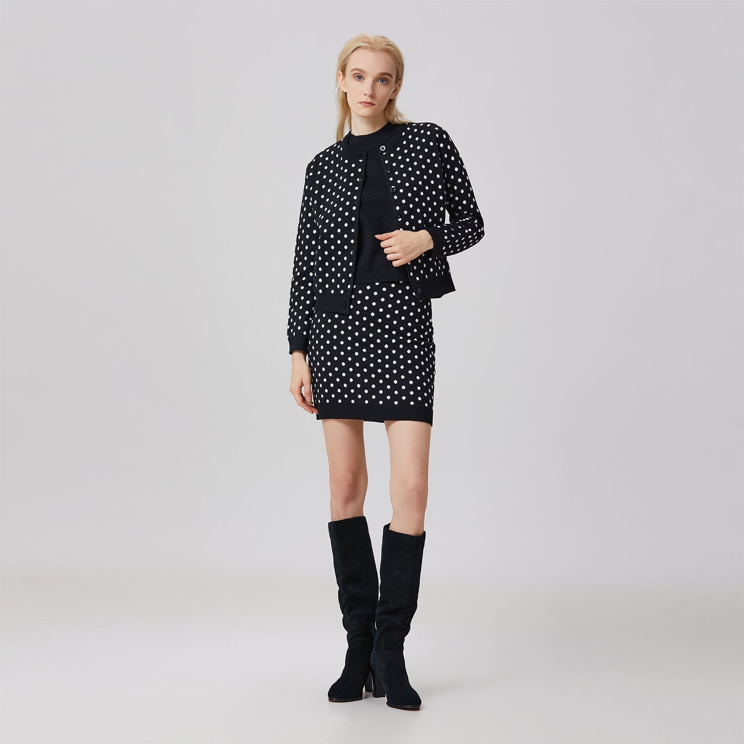 Jupe courte tricotée à pois