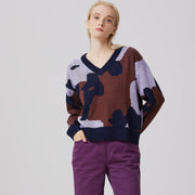 Pull col V à motif abstrait