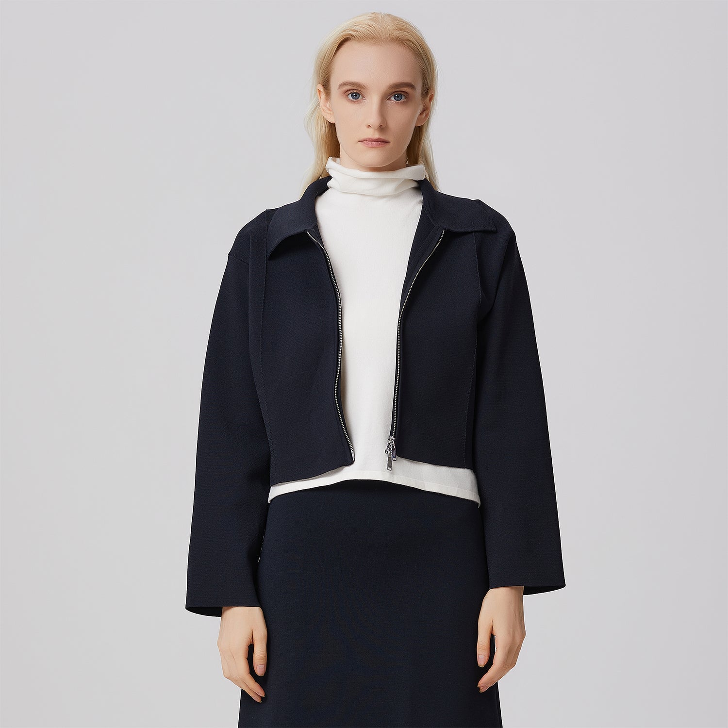 Veste courte minimaliste en maille avec zip