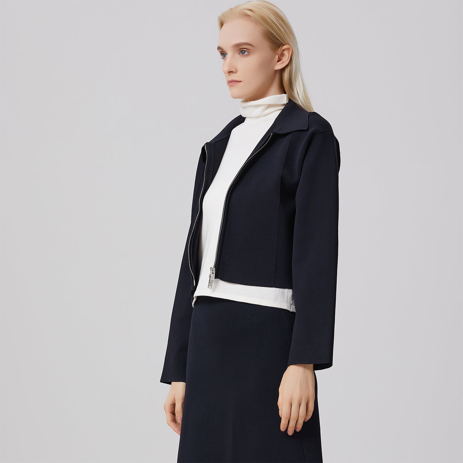 Veste courte minimaliste en maille avec zip