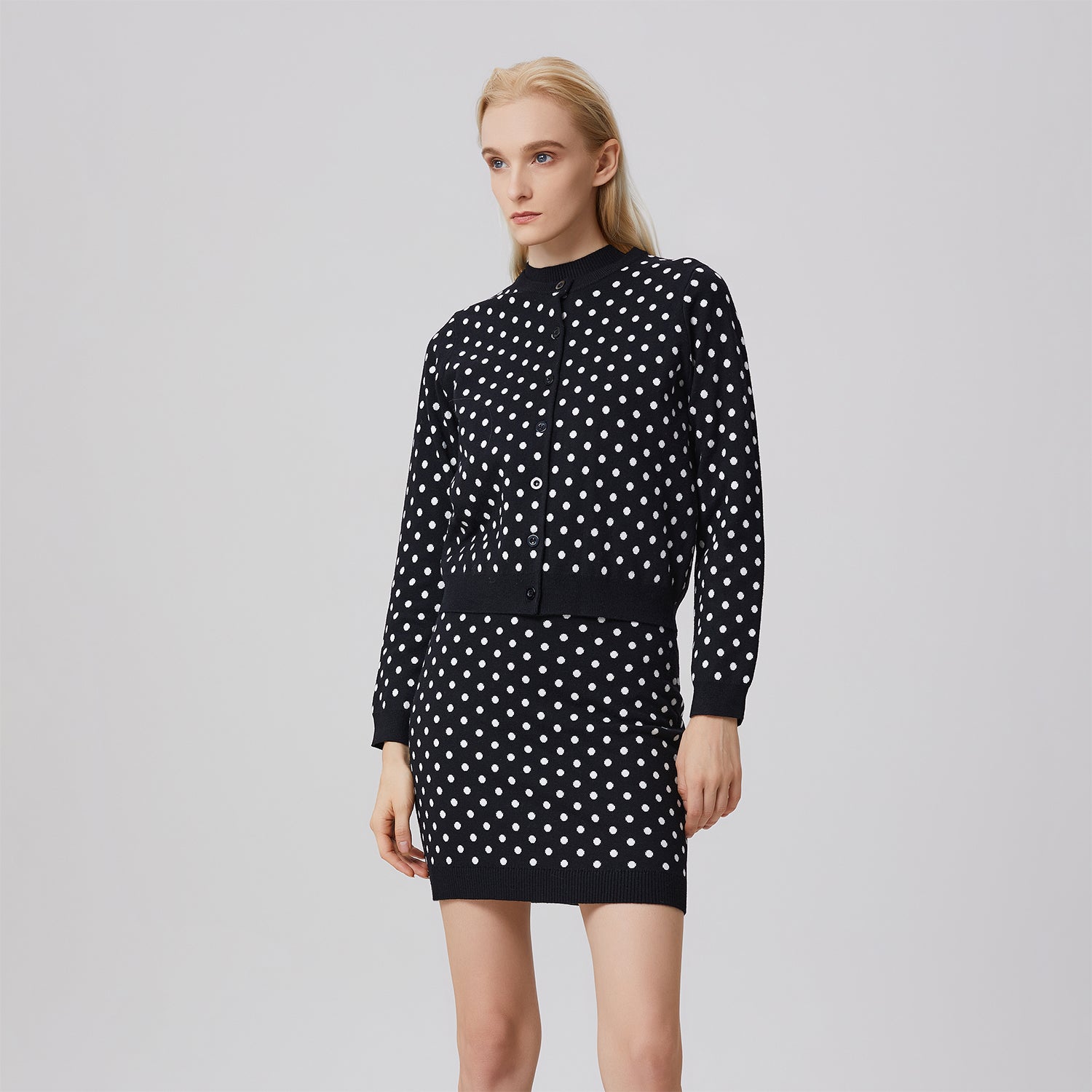 Cardigan tricoté à pois