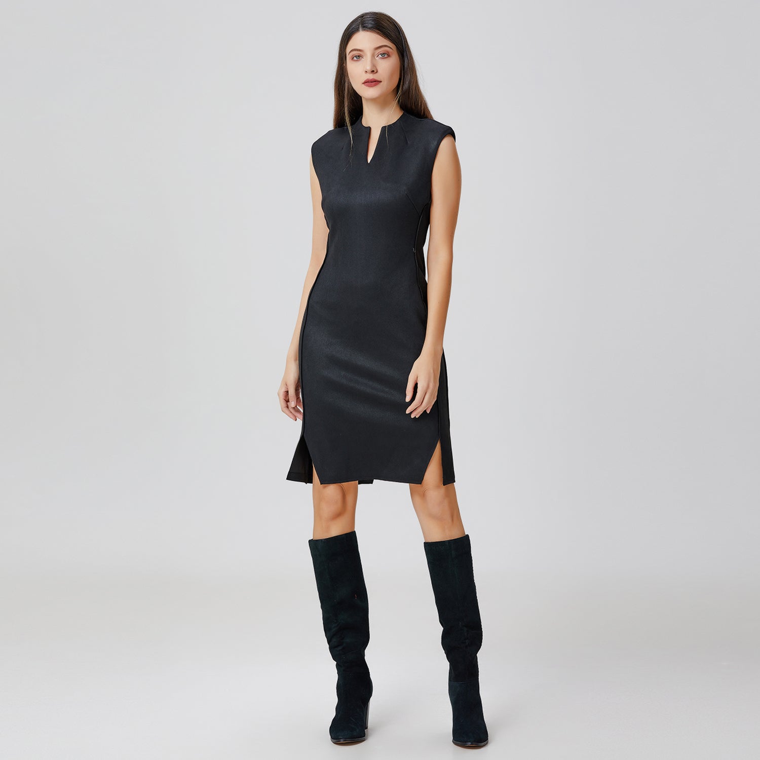 Robe courte ajustée à col V