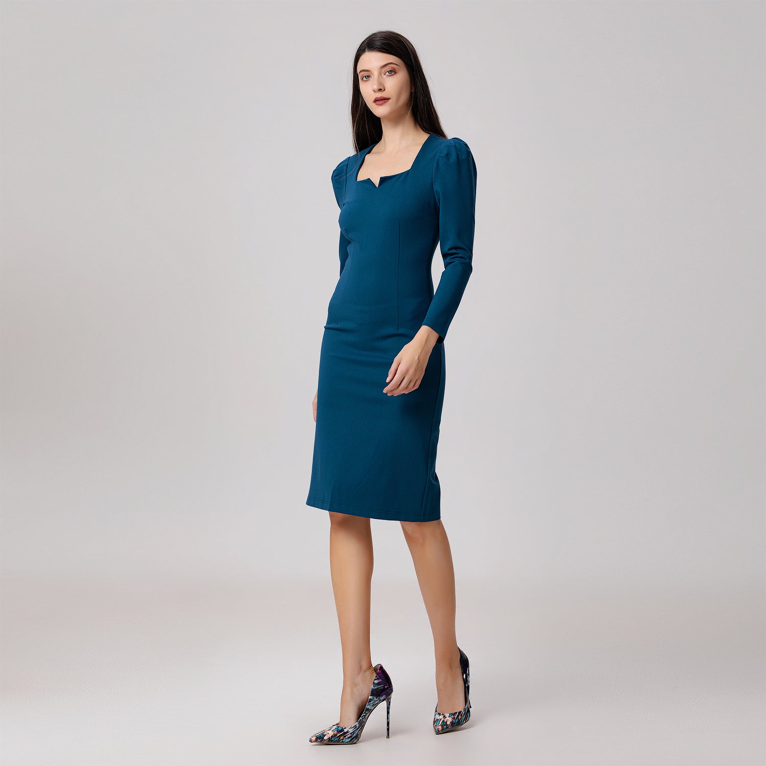 Robe ajustée à manches bouffantes