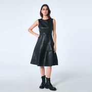 Robe sans manche évasée en simili cuir
