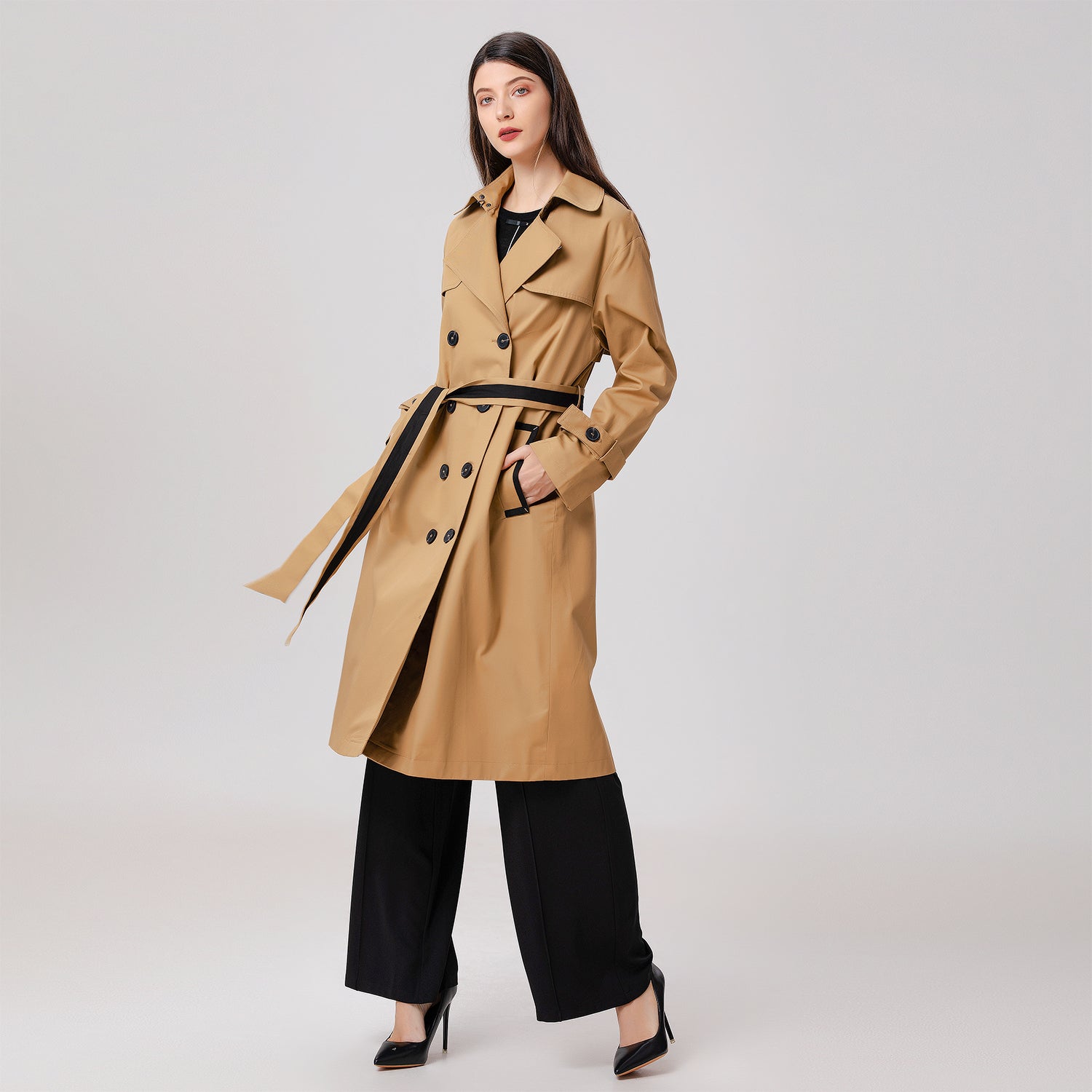 Manteau trench à détails contrastés