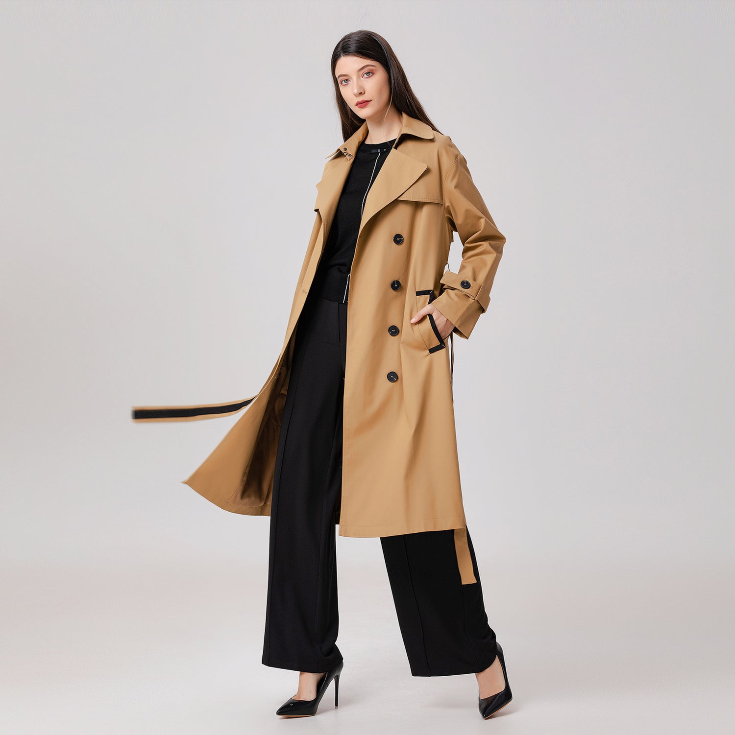 Manteau trench à détails contrastés