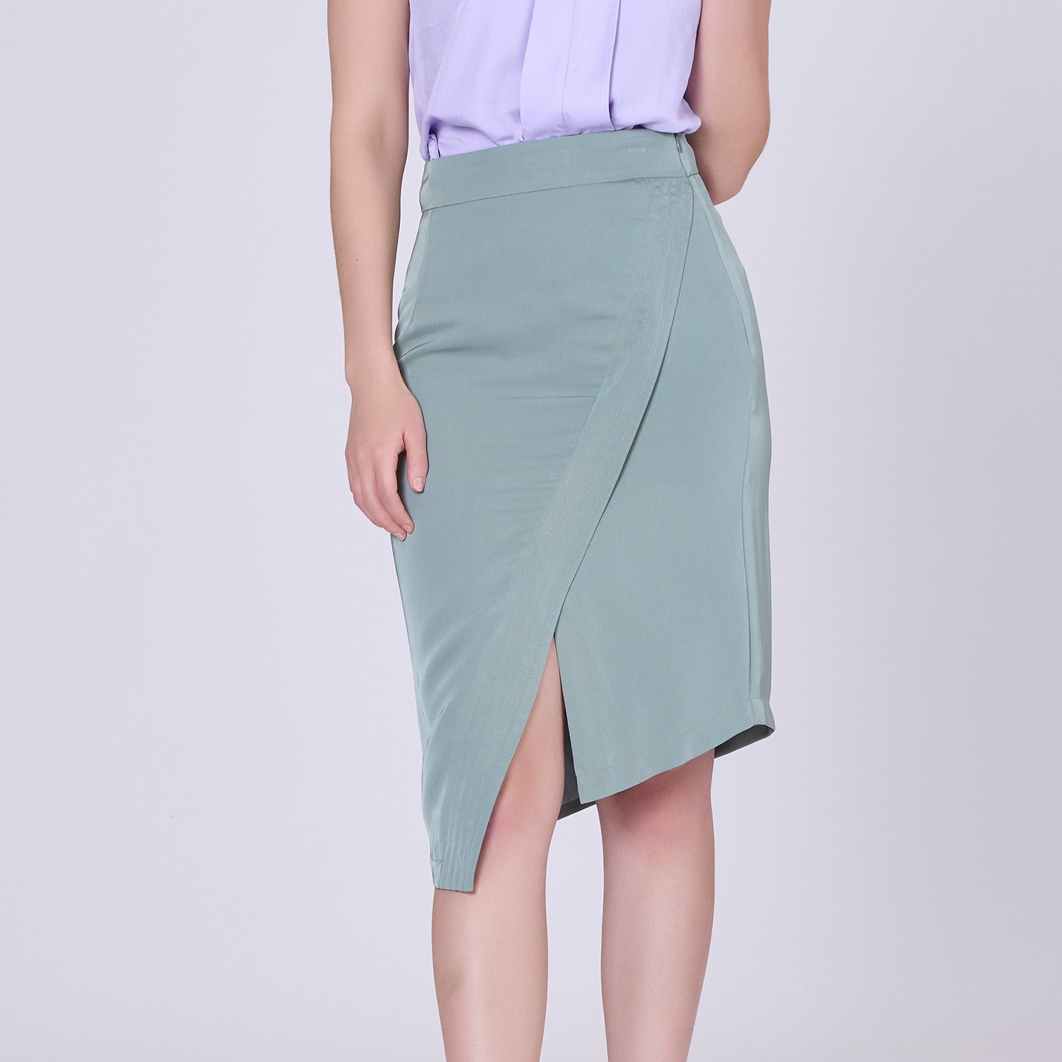 Jupe asymétrique à panneaux croisés