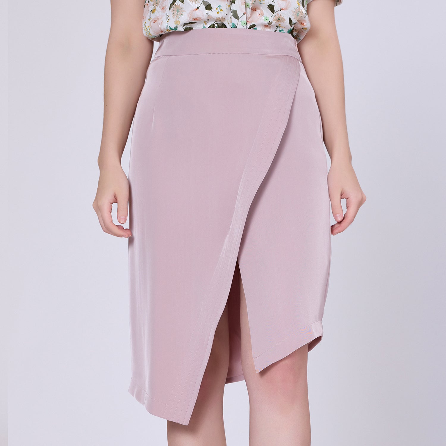 Jupe asymétrique à panneaux croisés