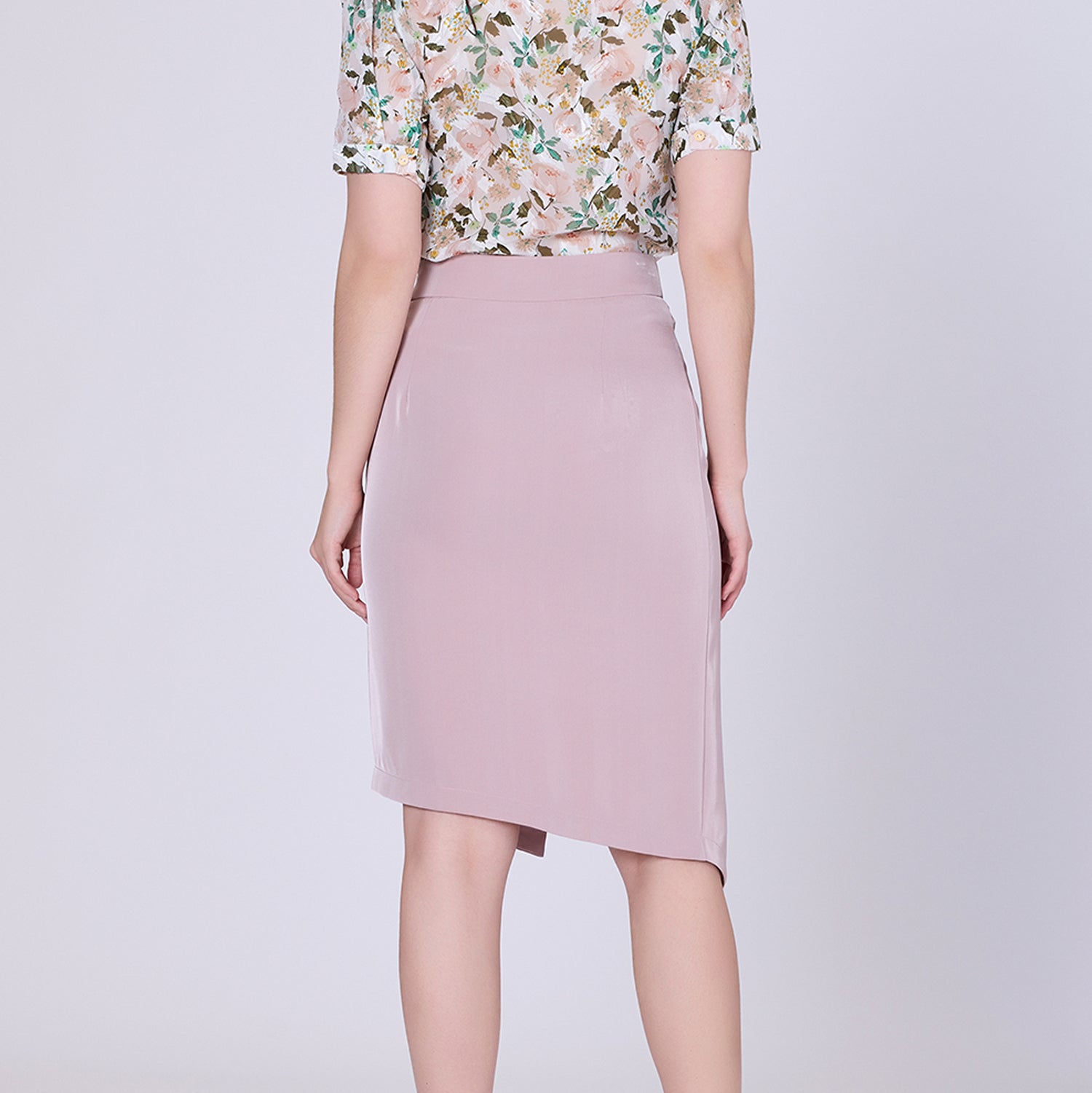 Jupe asymétrique à panneaux croisés