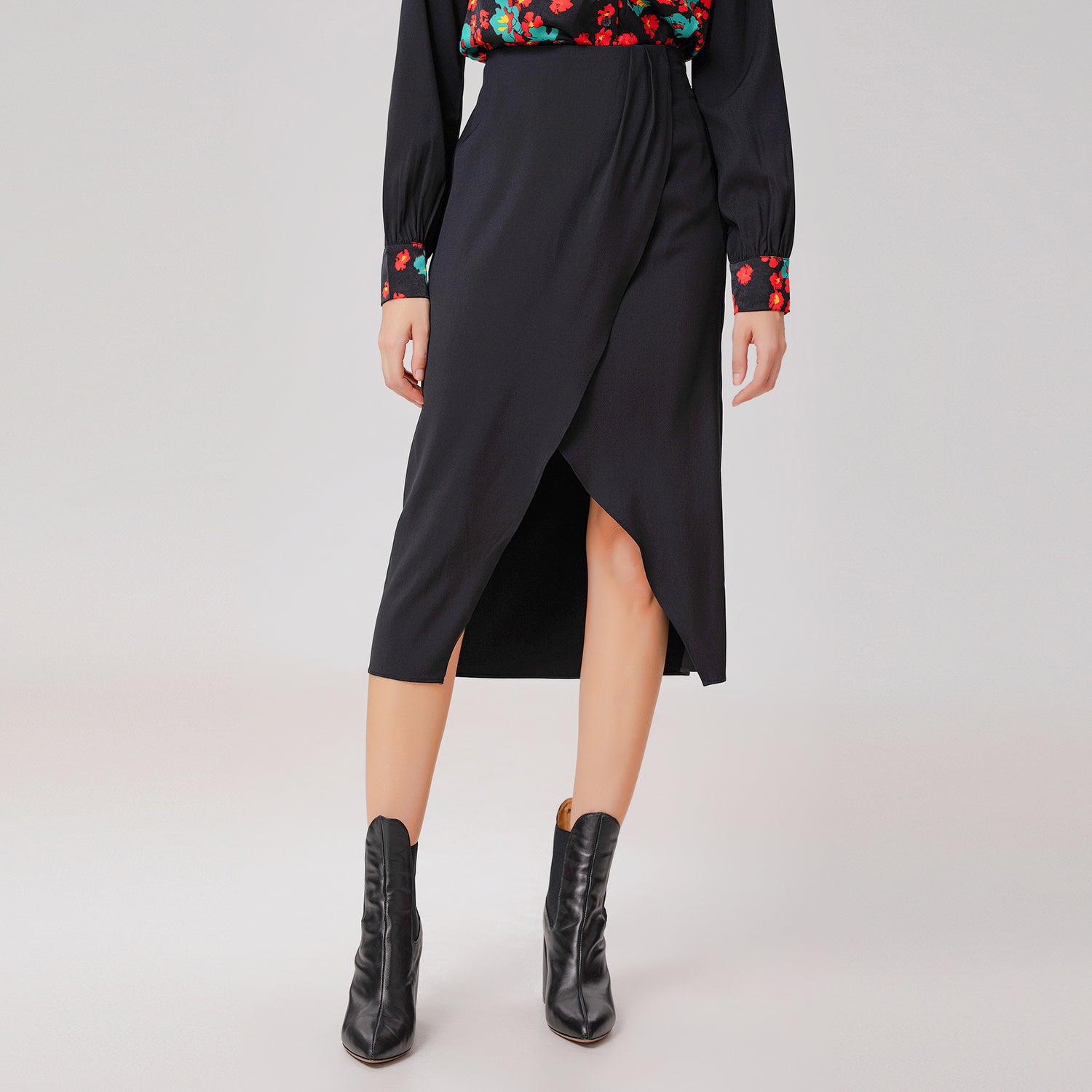 Jupe effet portefeuille minimaliste en satin