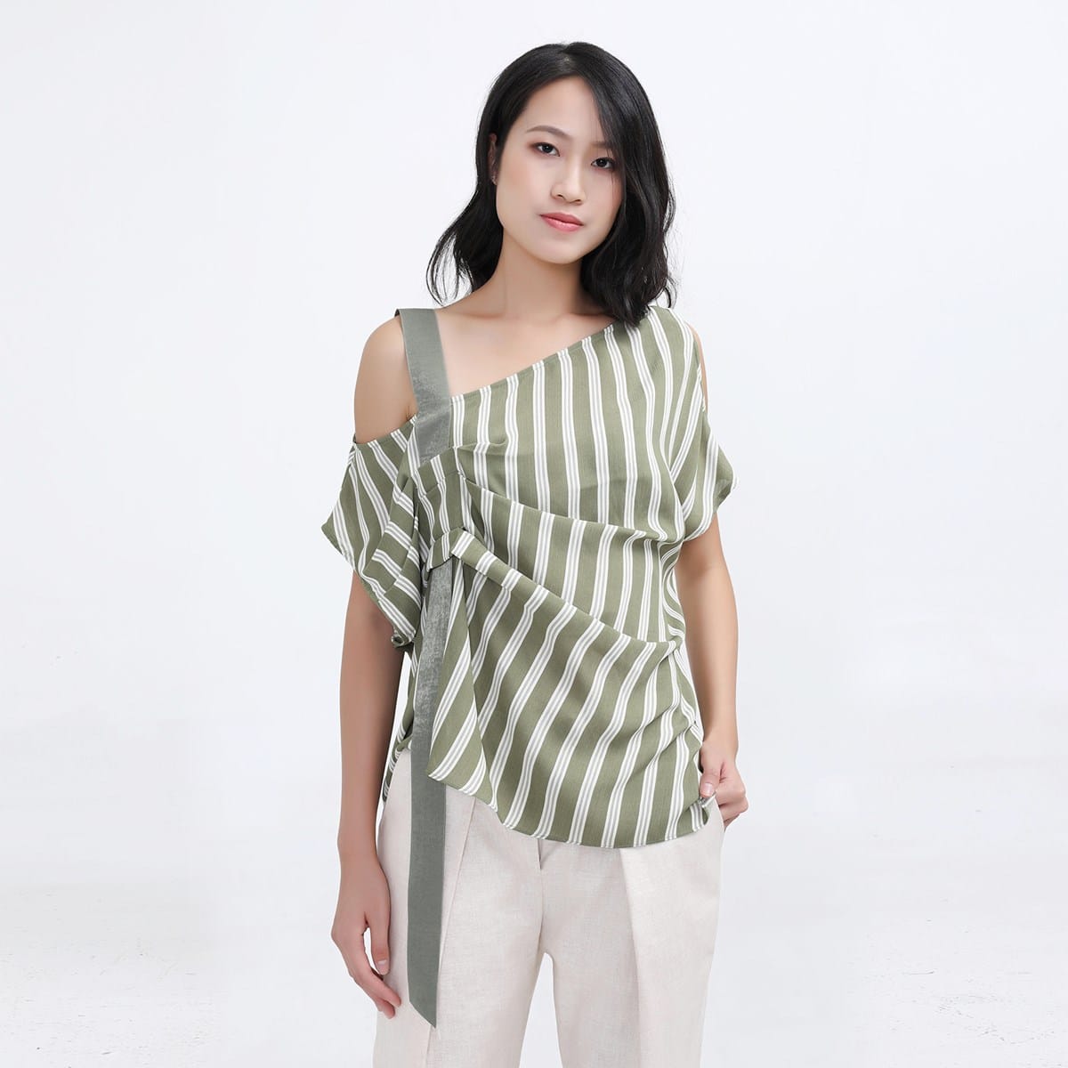 Top asymétrique drapé à imprimé rayé