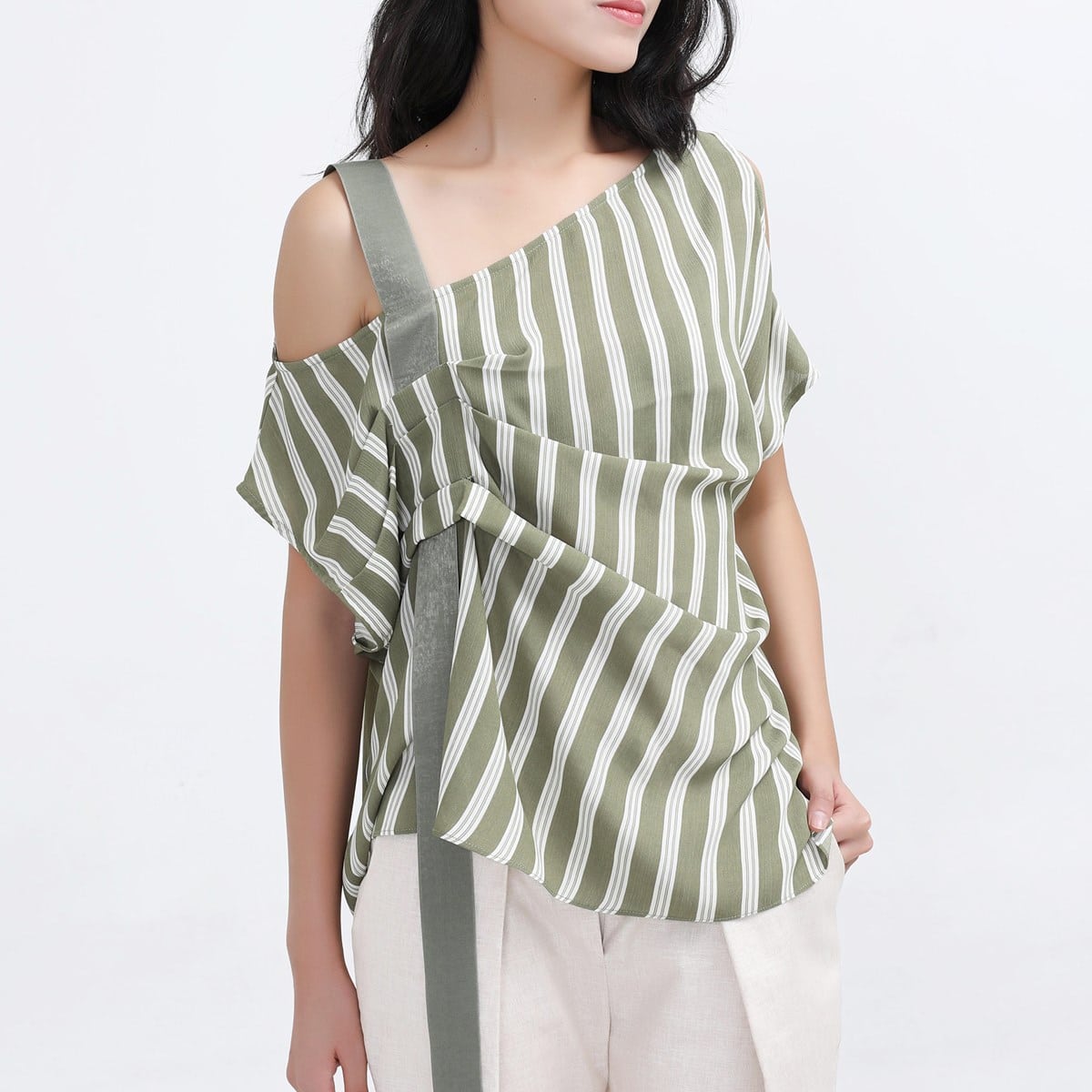 Top asymétrique drapé à imprimé rayé