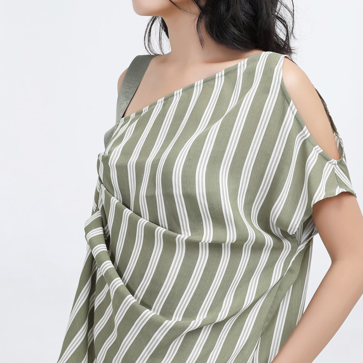 Top asymétrique drapé à imprimé rayé