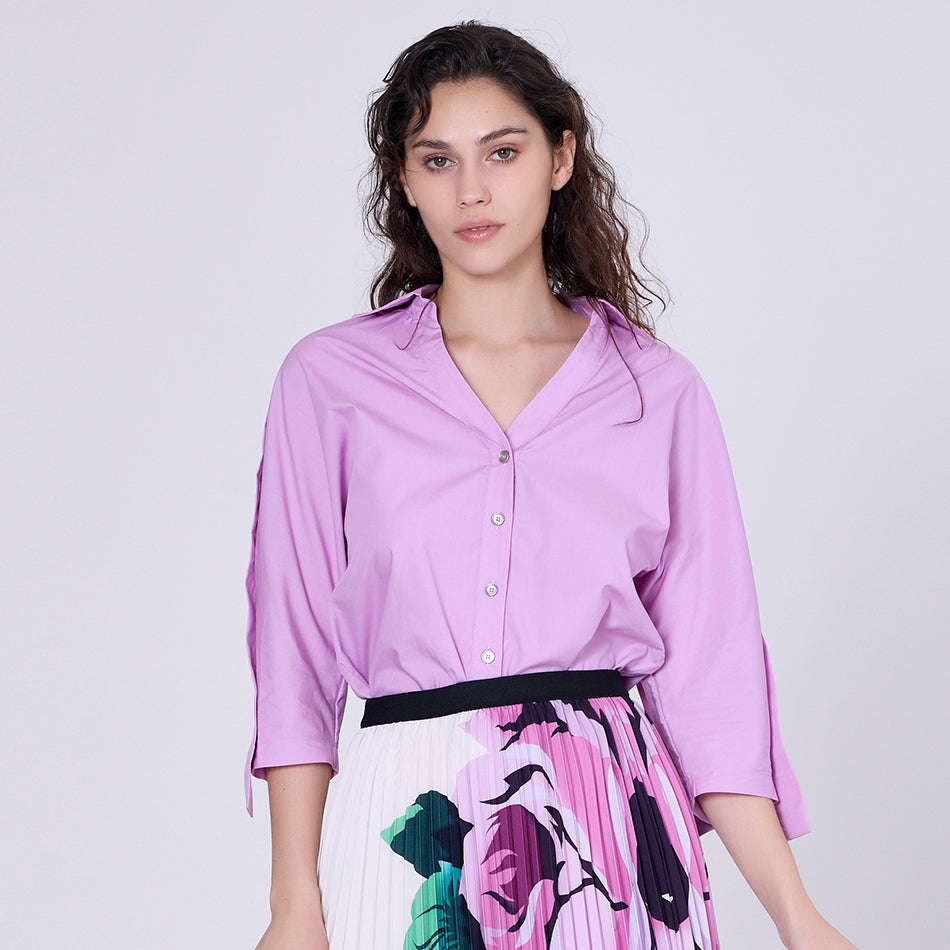 Chemise à larges bandes le long des épaules