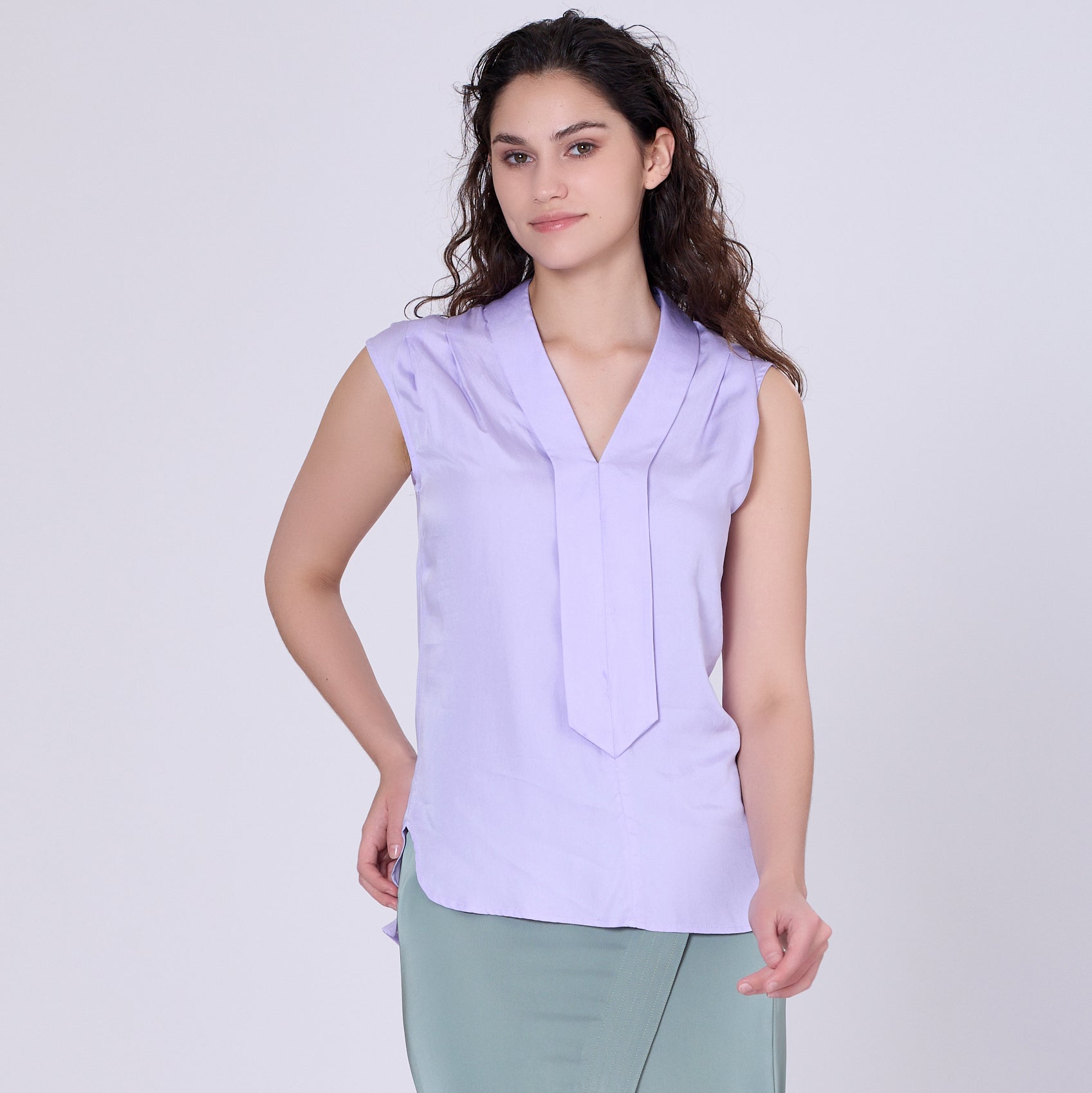 Blouse sans manche et col à large revers