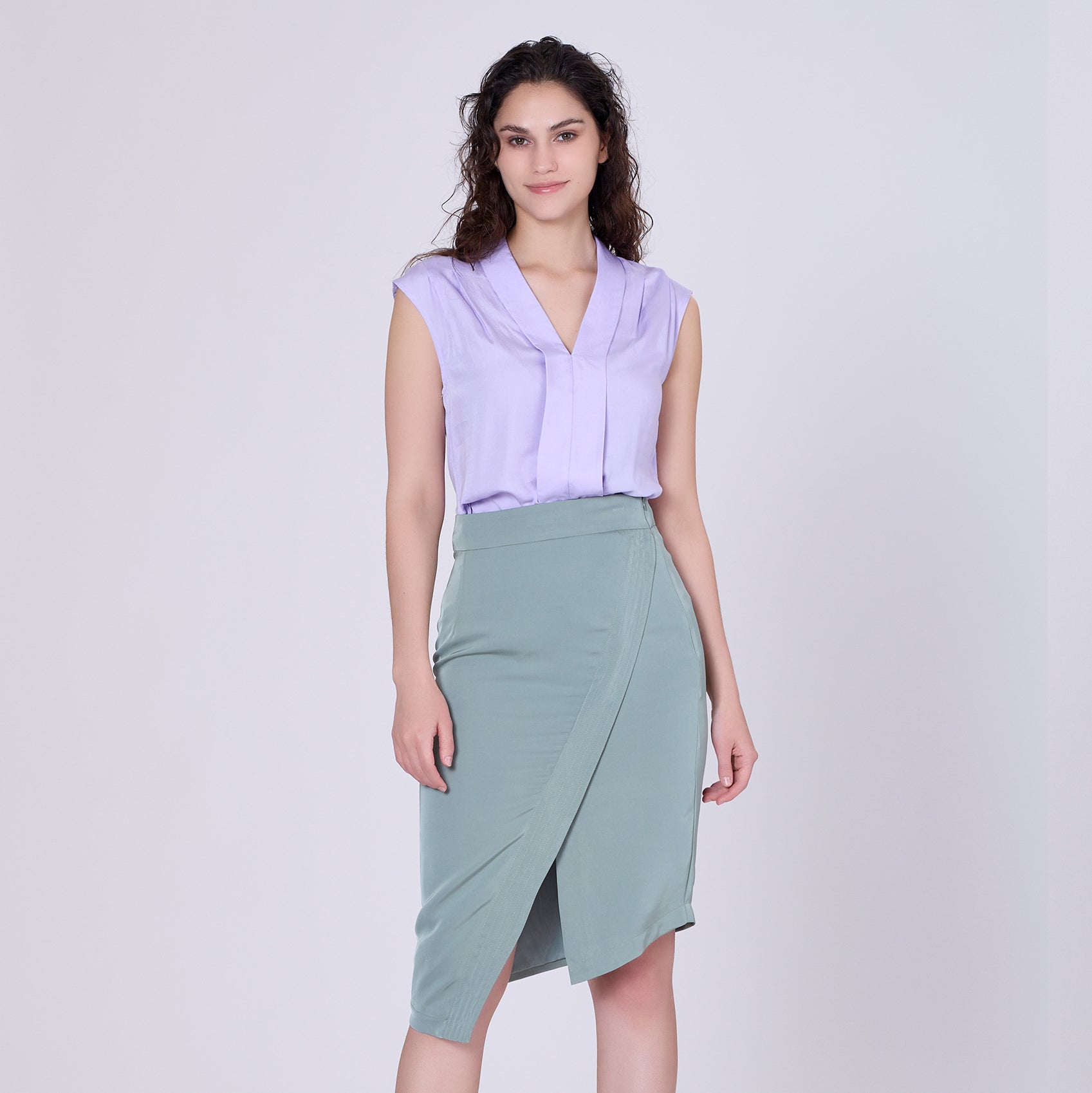 Blouse sans manche et col à large revers