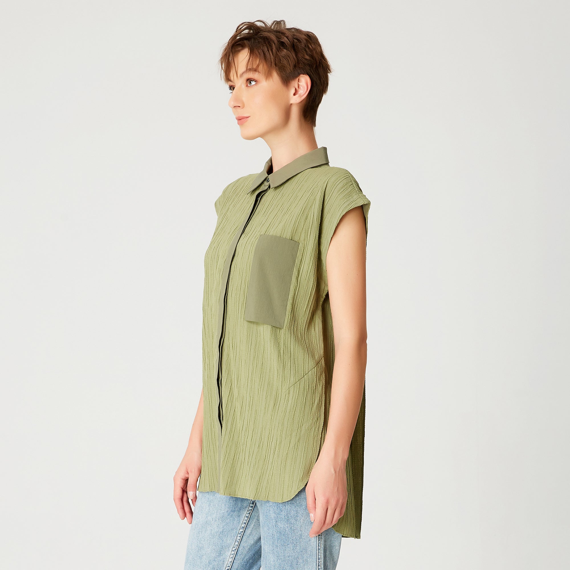 Chemise sans manche à poche plaquée