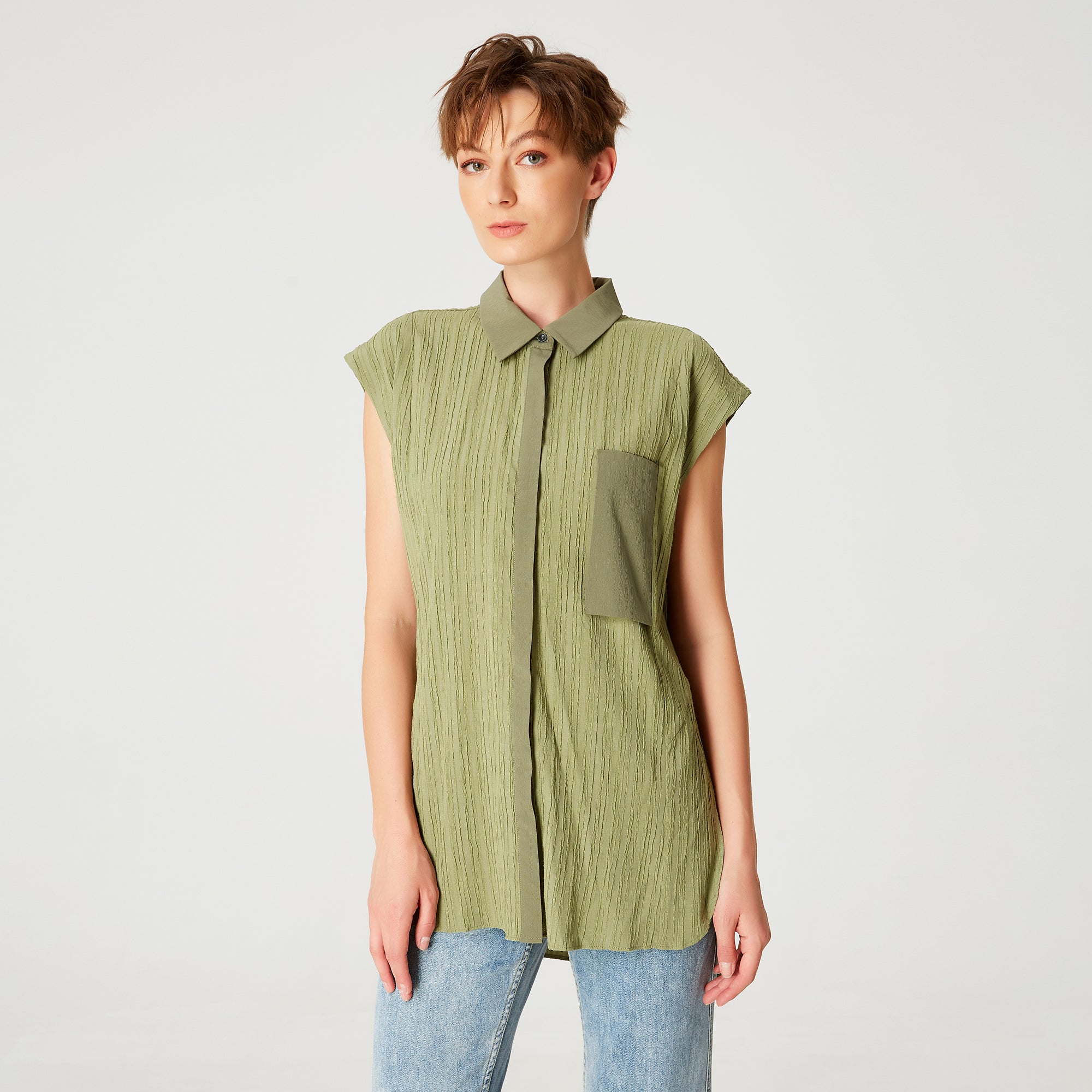 Chemise sans manche à poche plaquée